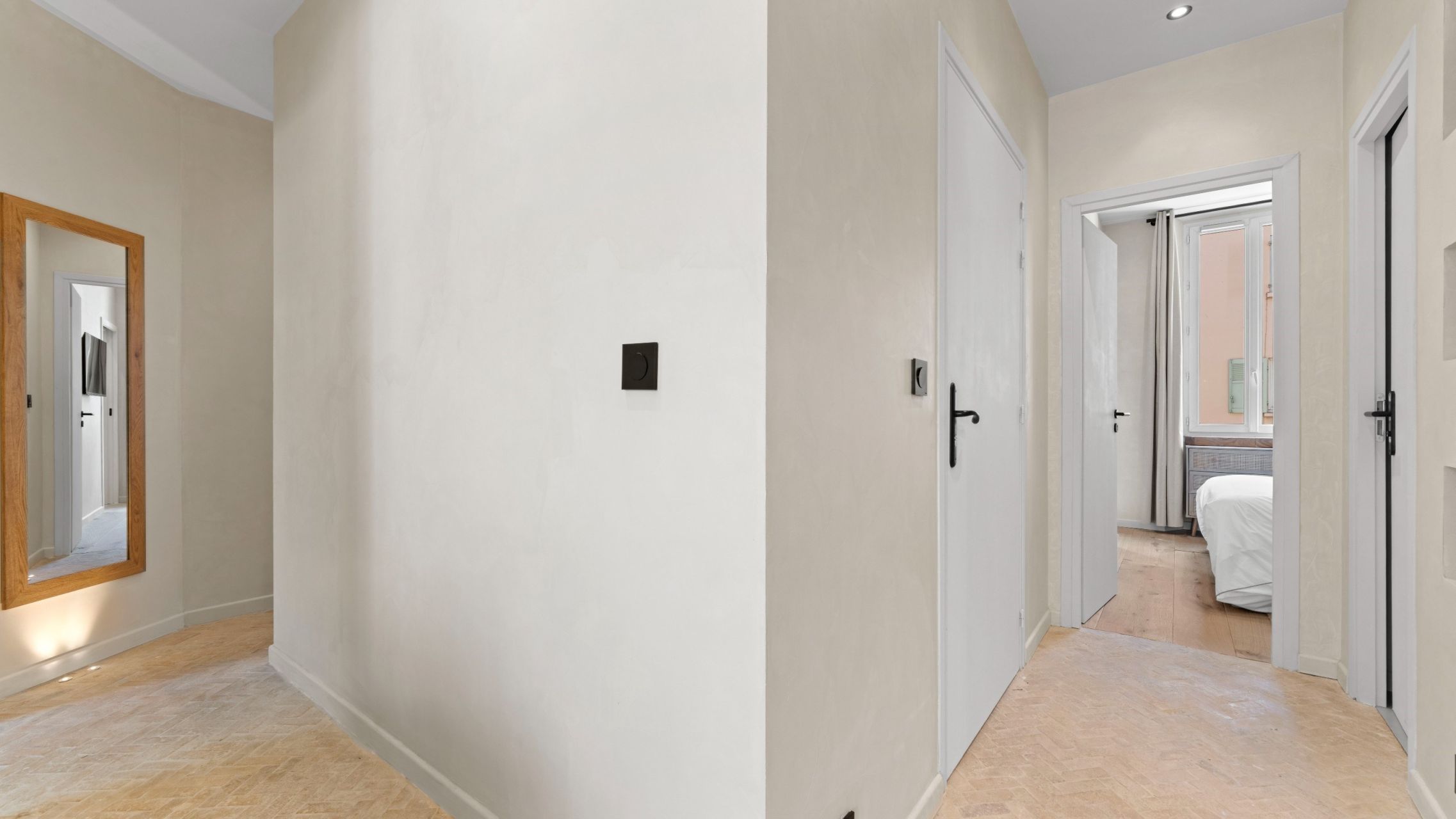 luxury apartment 4 Rooms for sale on ST TROPEZ (83990)
