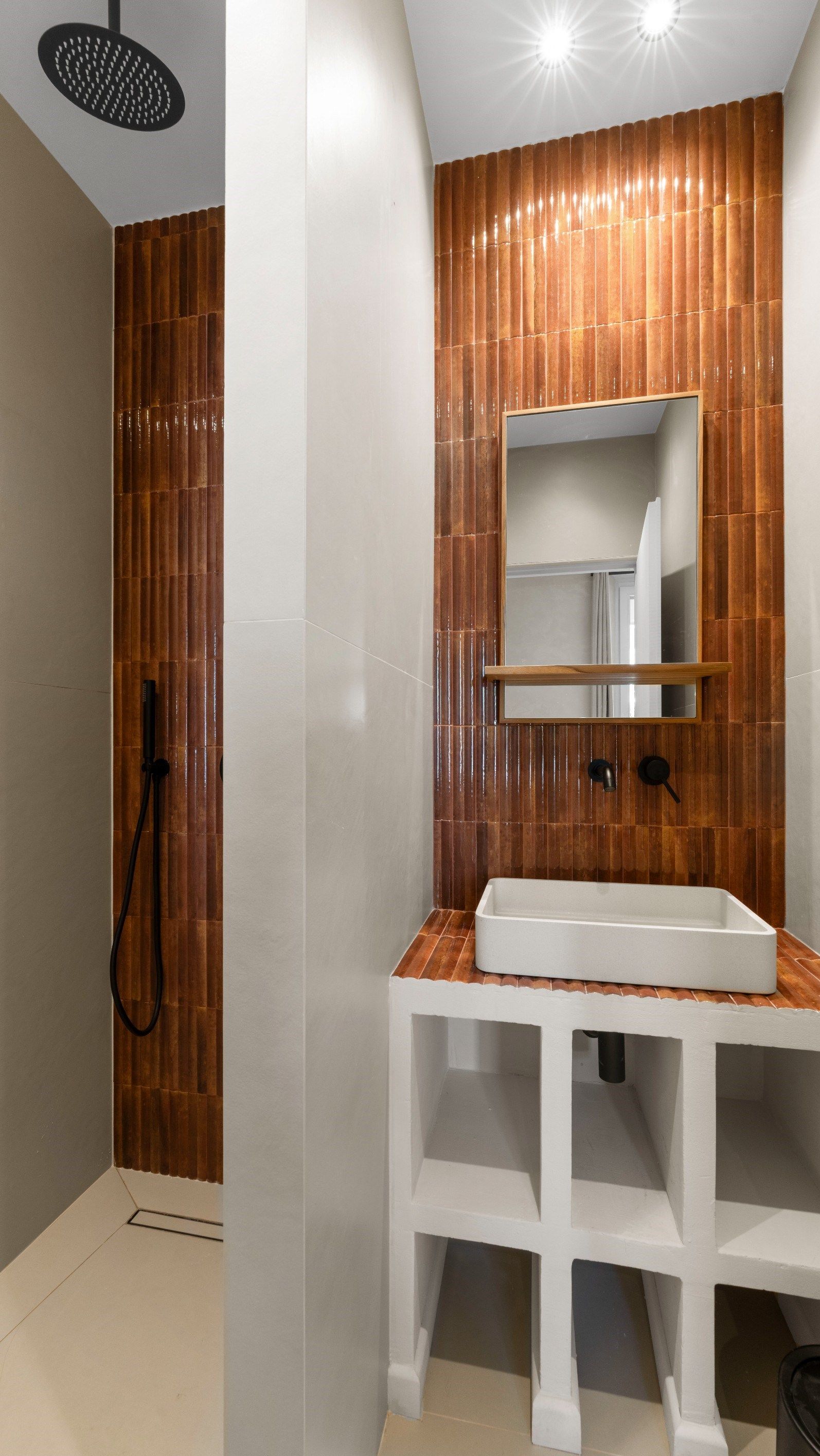 luxury apartment 4 Rooms for sale on ST TROPEZ (83990)