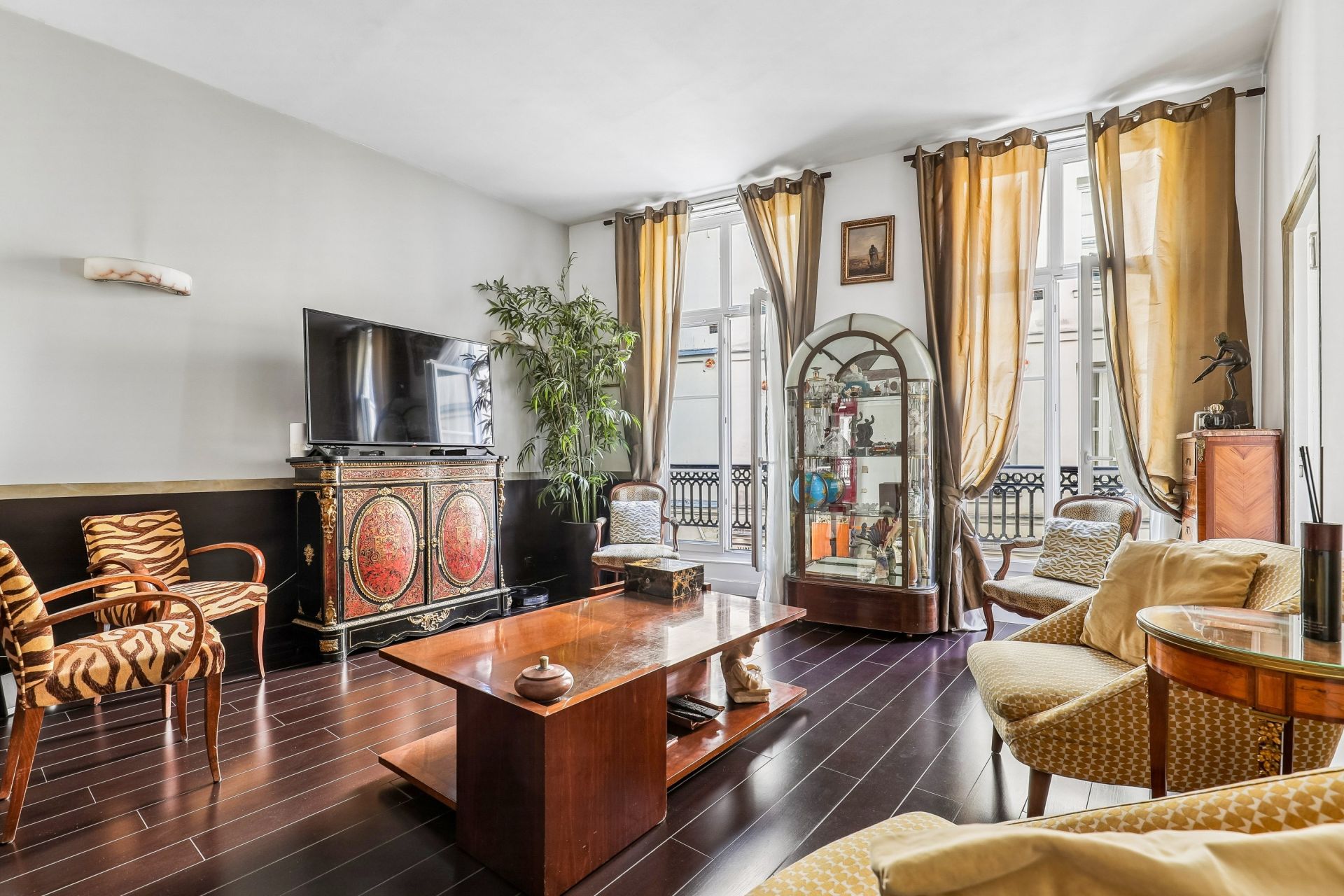 luxury apartment 4 Rooms for sale on PARIS (75004)