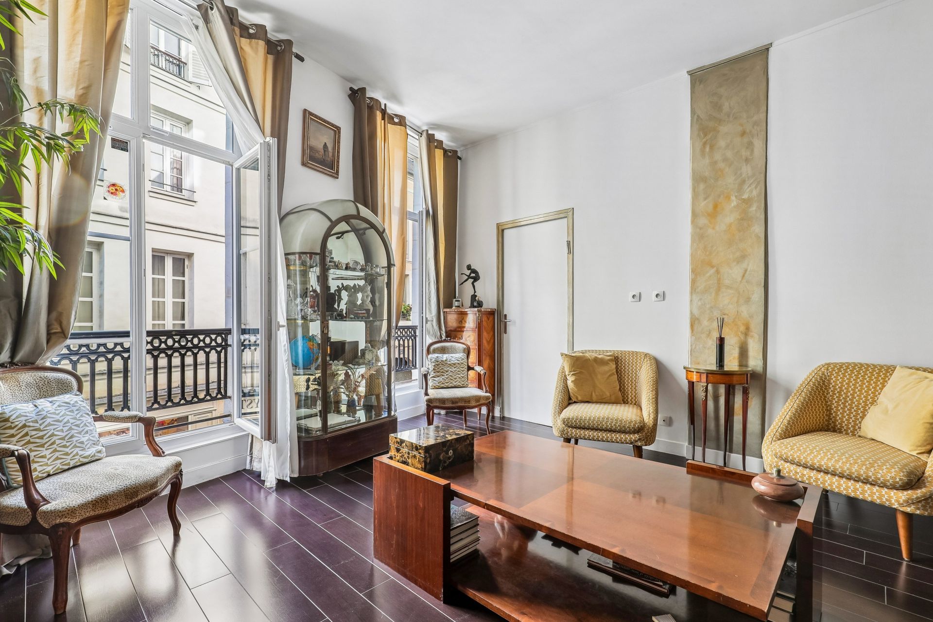 luxury apartment 4 Rooms for sale on PARIS (75004)