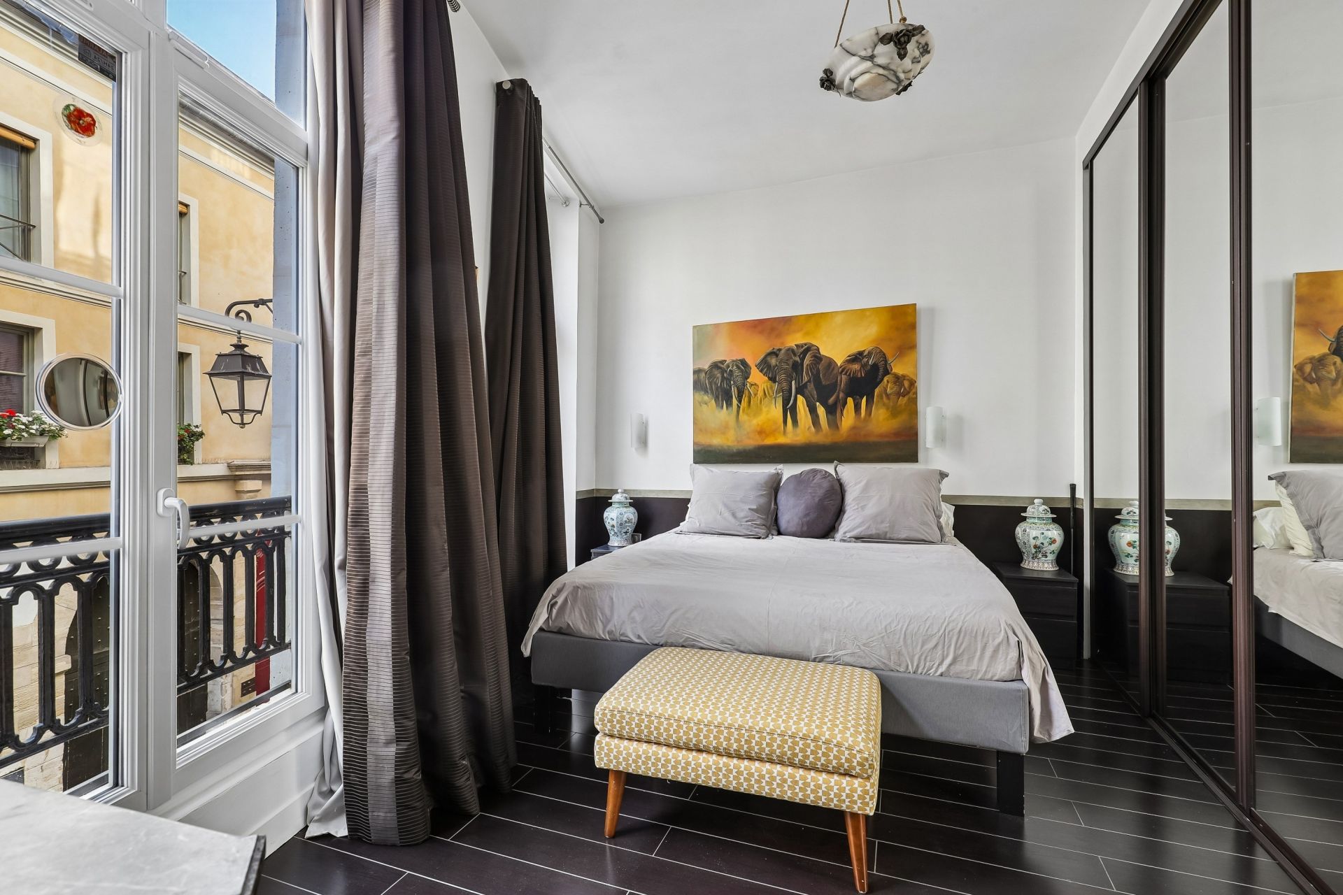luxury apartment 4 Rooms for sale on PARIS (75004)