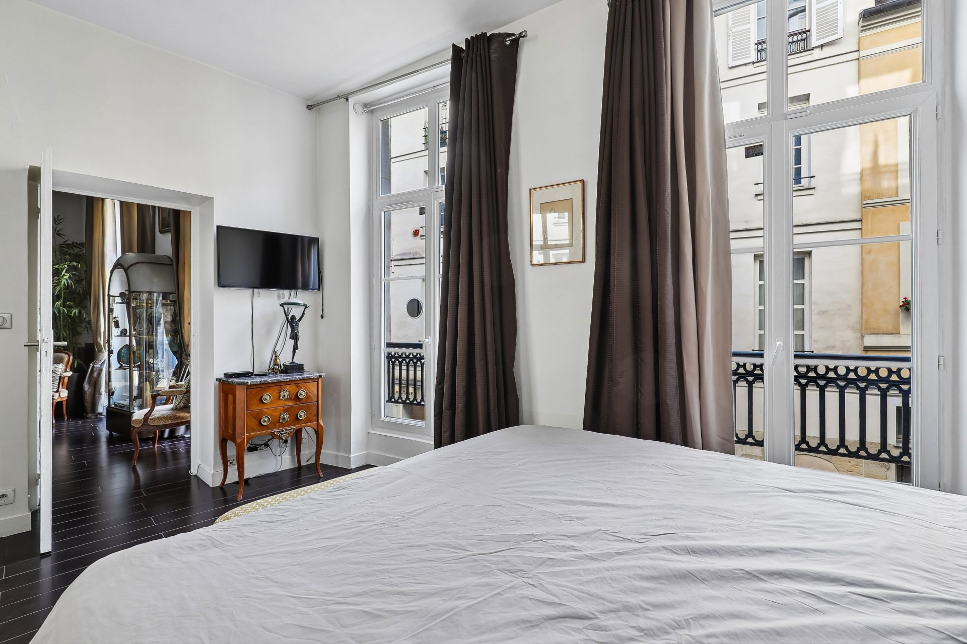 luxury apartment 4 Rooms for sale on PARIS (75004)