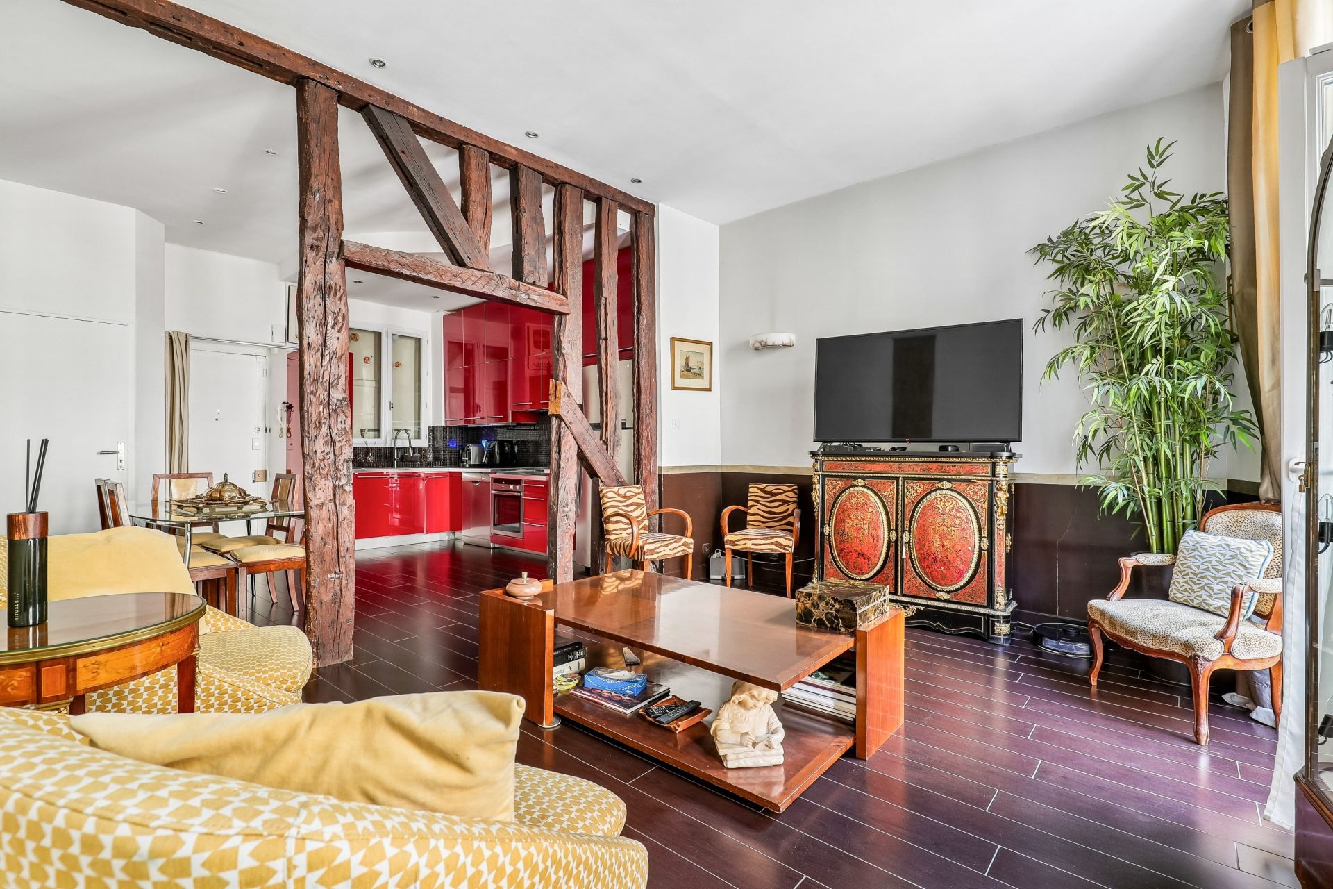 luxury apartment 4 Rooms for sale on PARIS (75004)