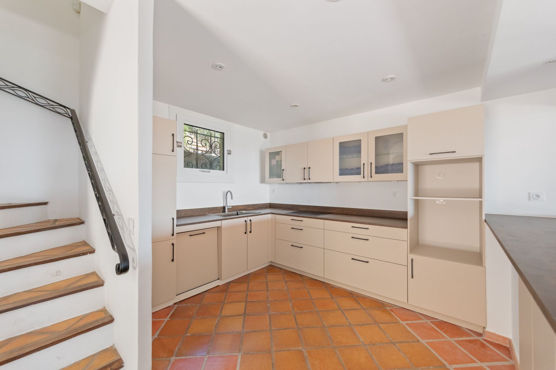 luxury house 7 Rooms for sale on LA FARLEDE (83210)