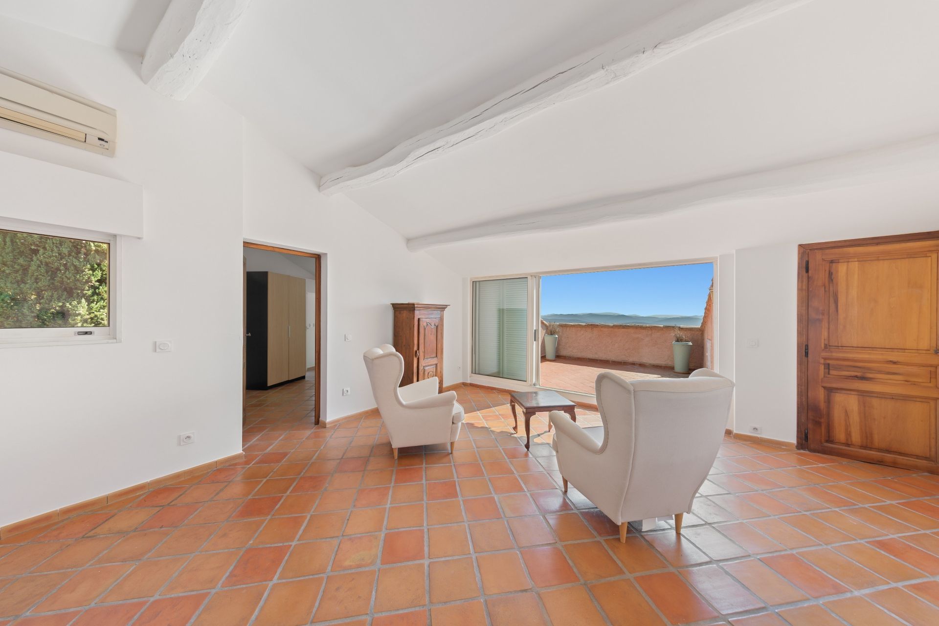luxury house 7 Rooms for sale on LA FARLEDE (83210)