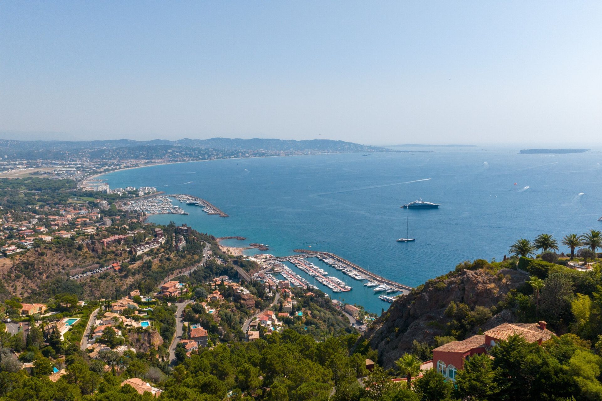 luxury villa 8 Rooms for sale on THEOULE SUR MER (06590)