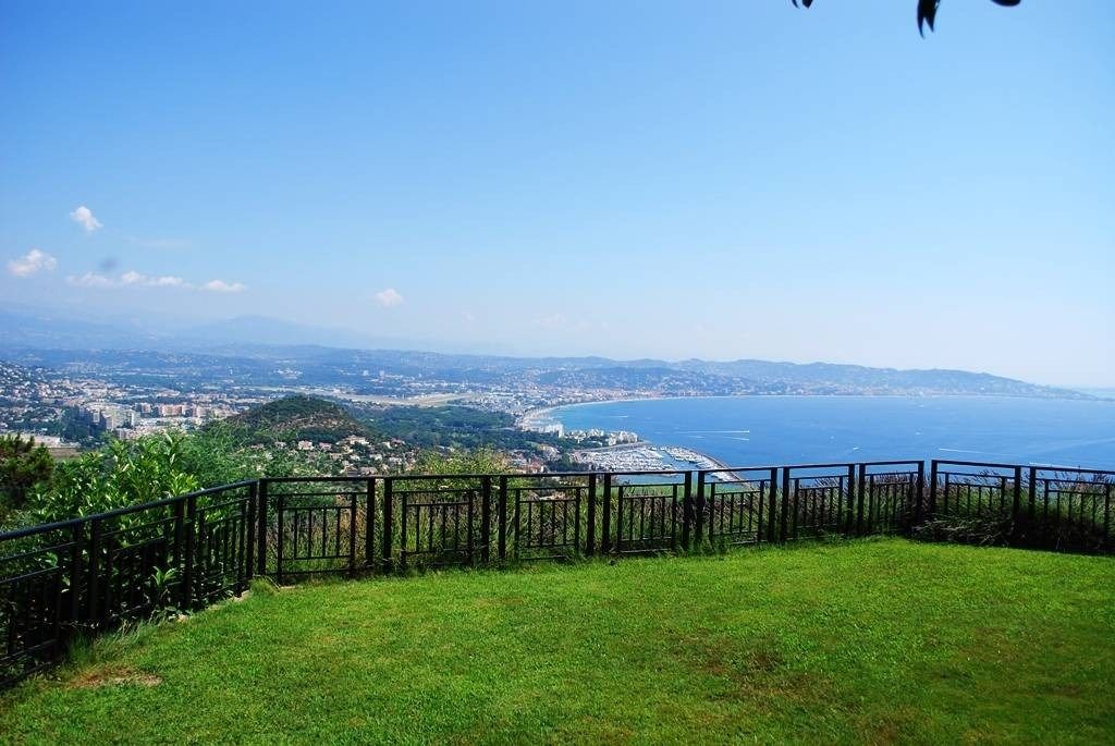 luxury villa 8 Rooms for sale on THEOULE SUR MER (06590)