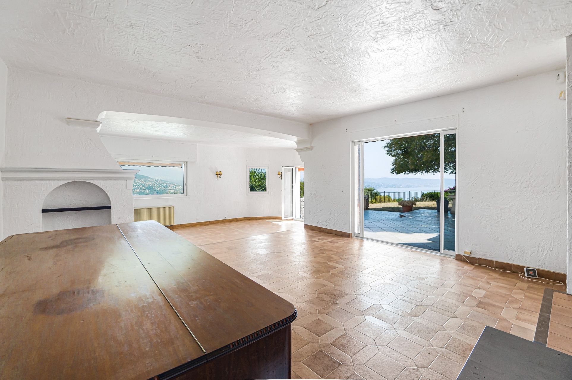 luxury villa 8 Rooms for sale on THEOULE SUR MER (06590)