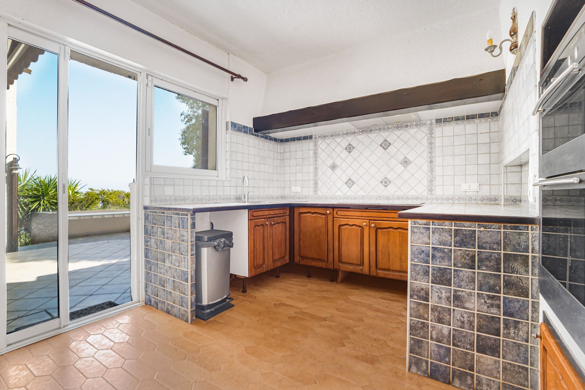 luxury villa 8 Rooms for sale on THEOULE SUR MER (06590)