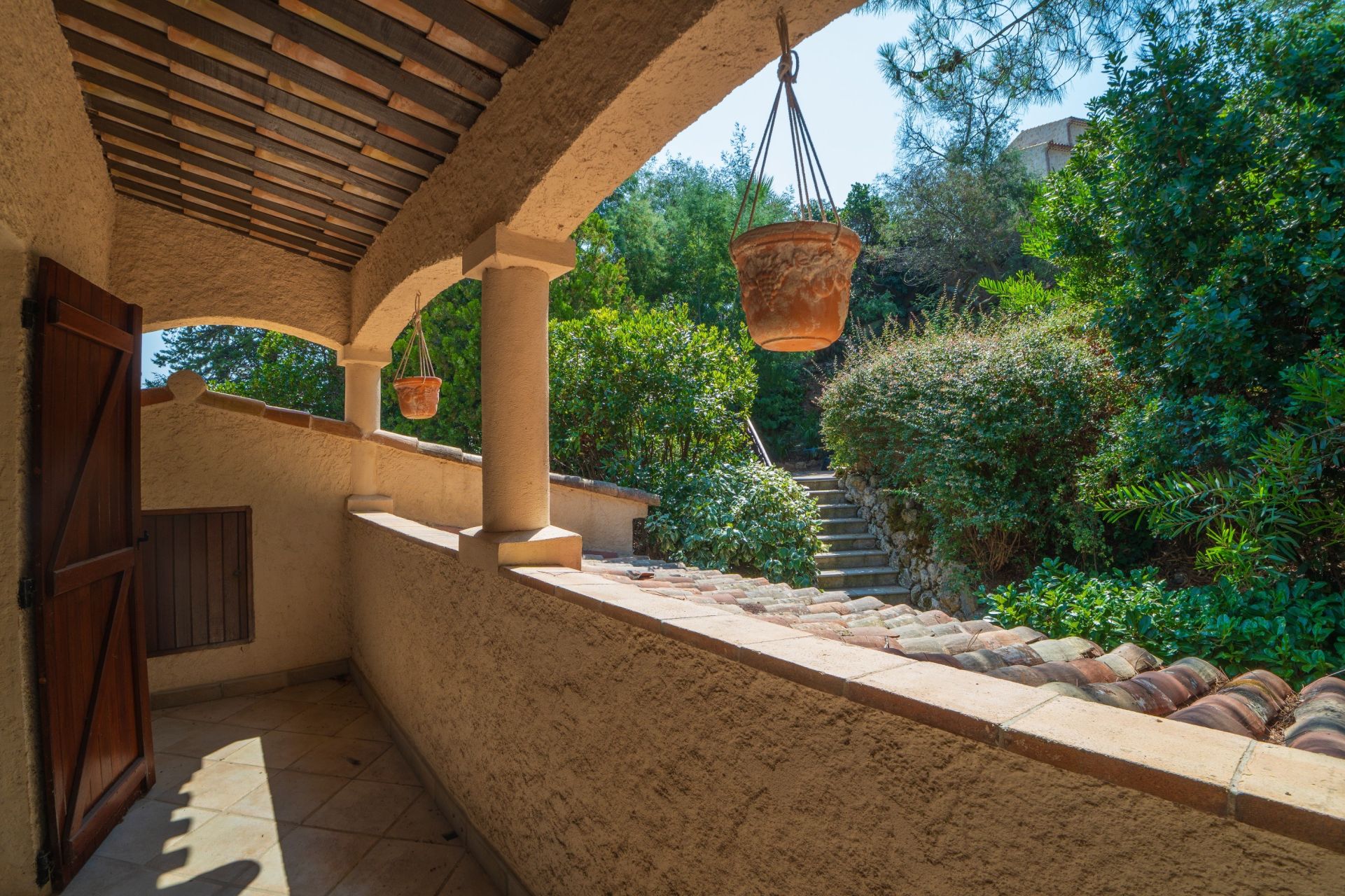 luxury villa 8 Rooms for sale on THEOULE SUR MER (06590)