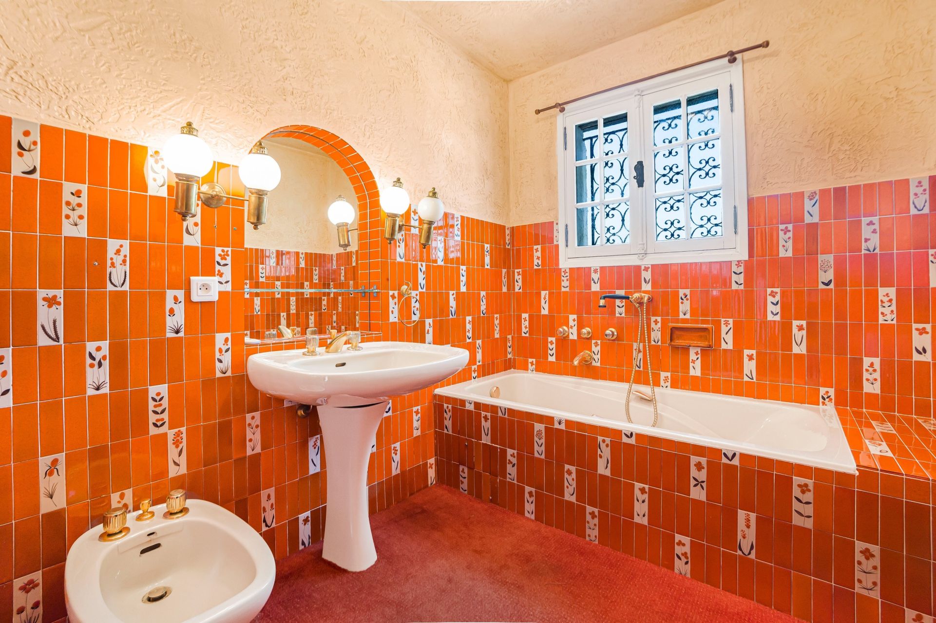 luxury villa 8 Rooms for sale on THEOULE SUR MER (06590)