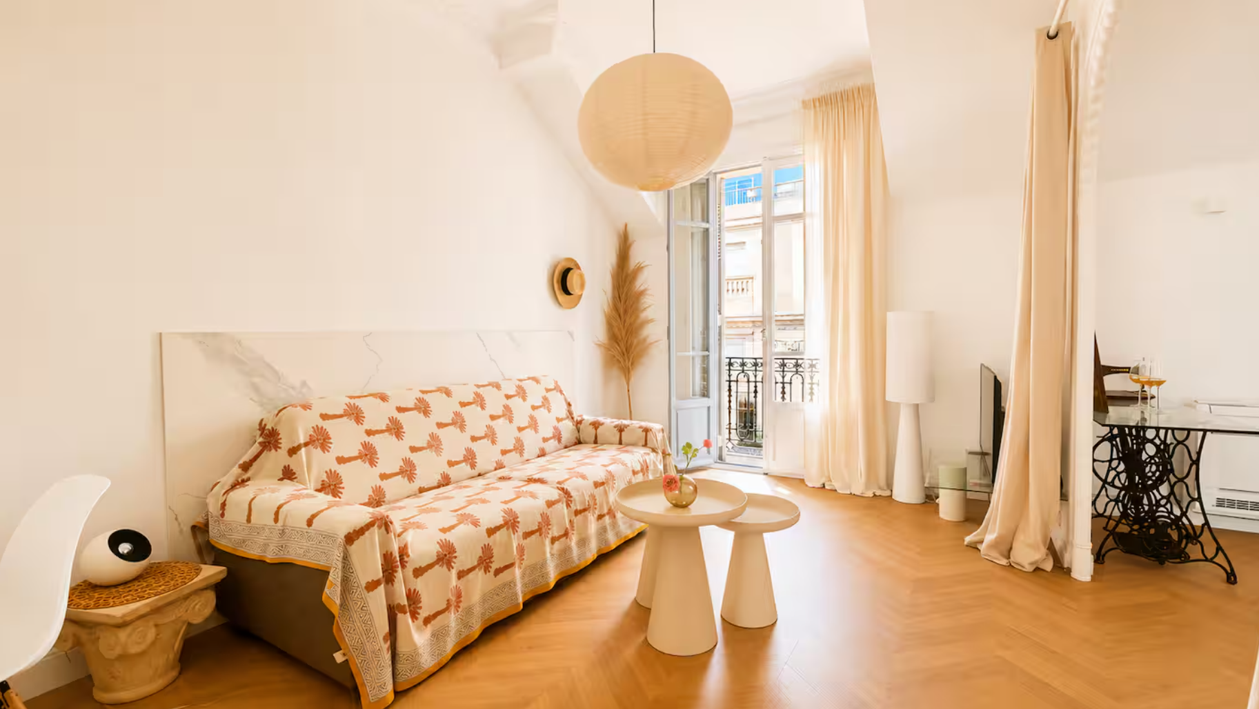 luxury apartment 4 Rooms for sale on NICE (06000)