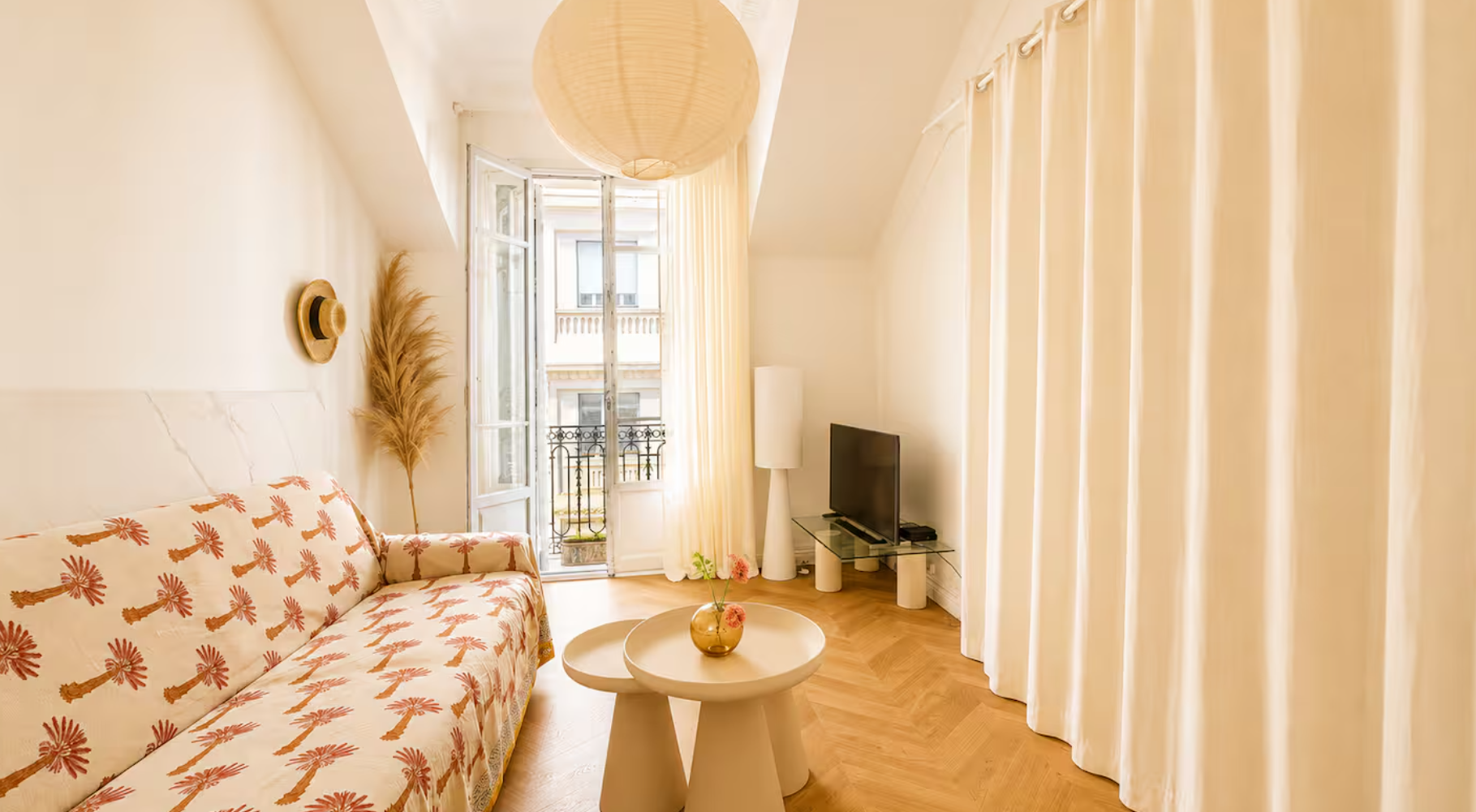 luxury apartment 4 Rooms for sale on NICE (06000)