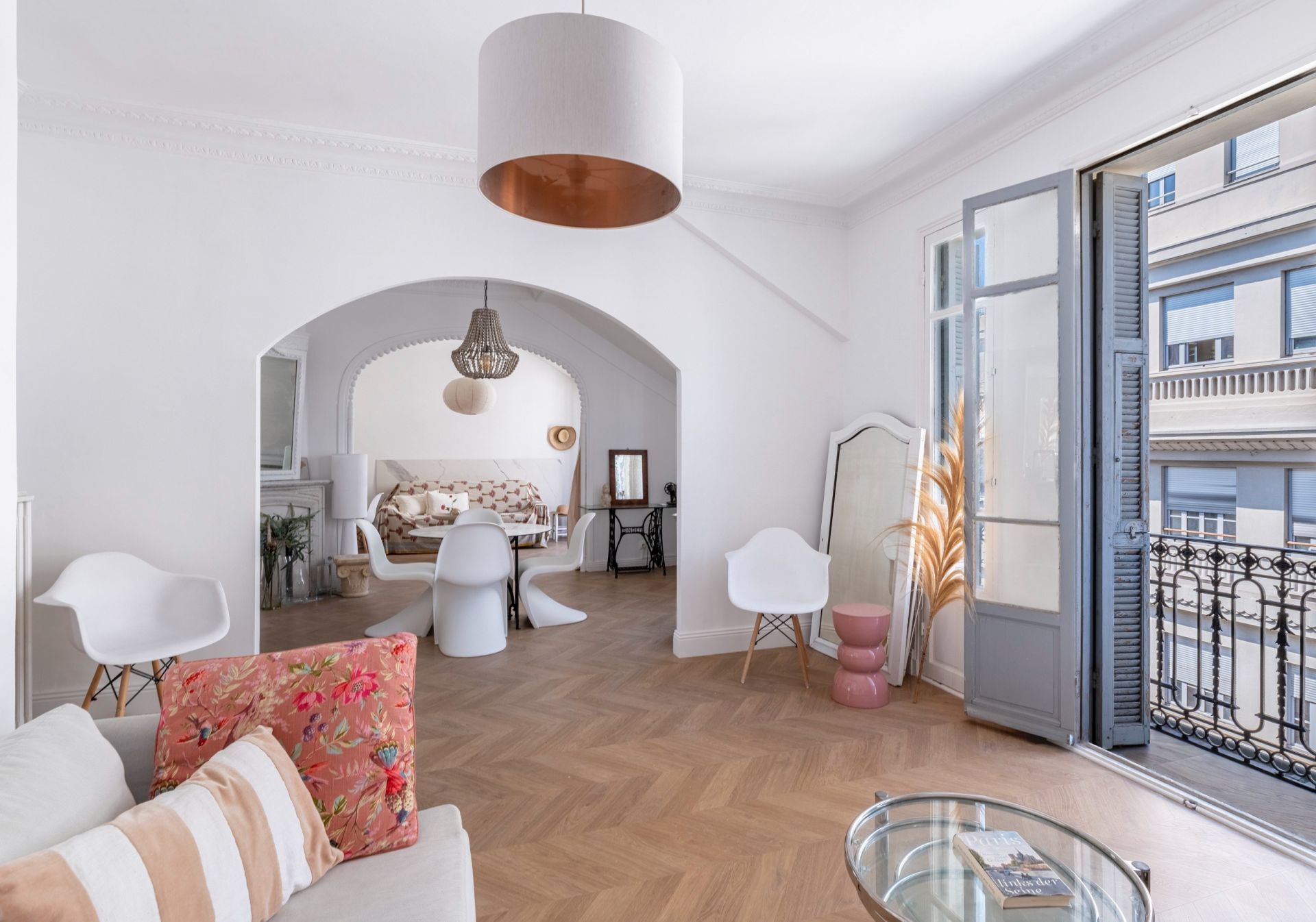 luxury apartment 4 Rooms for sale on NICE (06000)