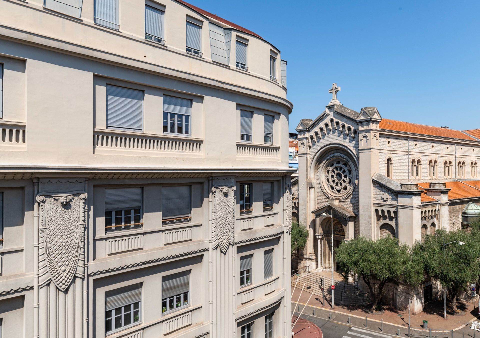 luxury apartment 4 Rooms for sale on NICE (06000)