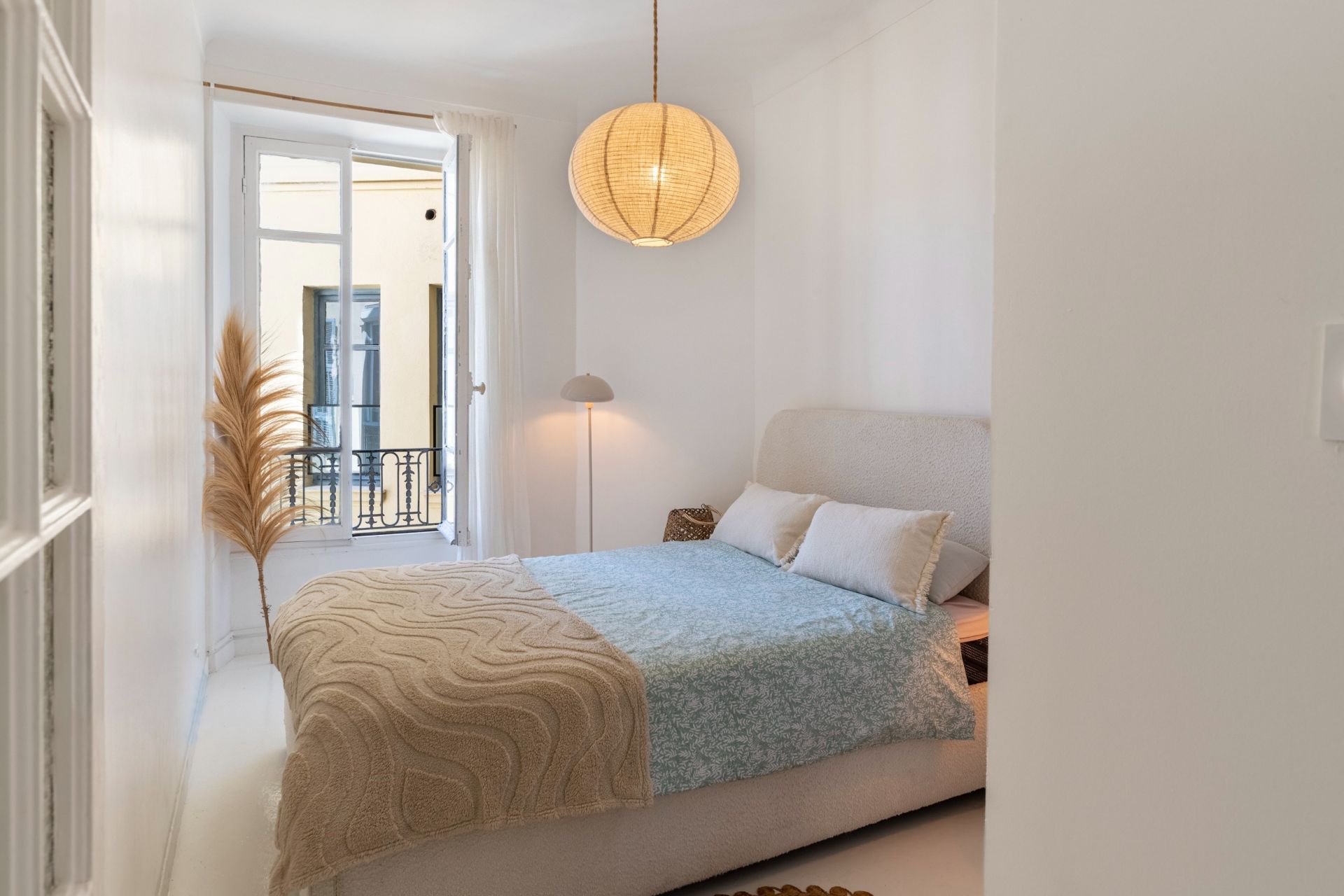 luxury apartment 4 Rooms for sale on NICE (06000)