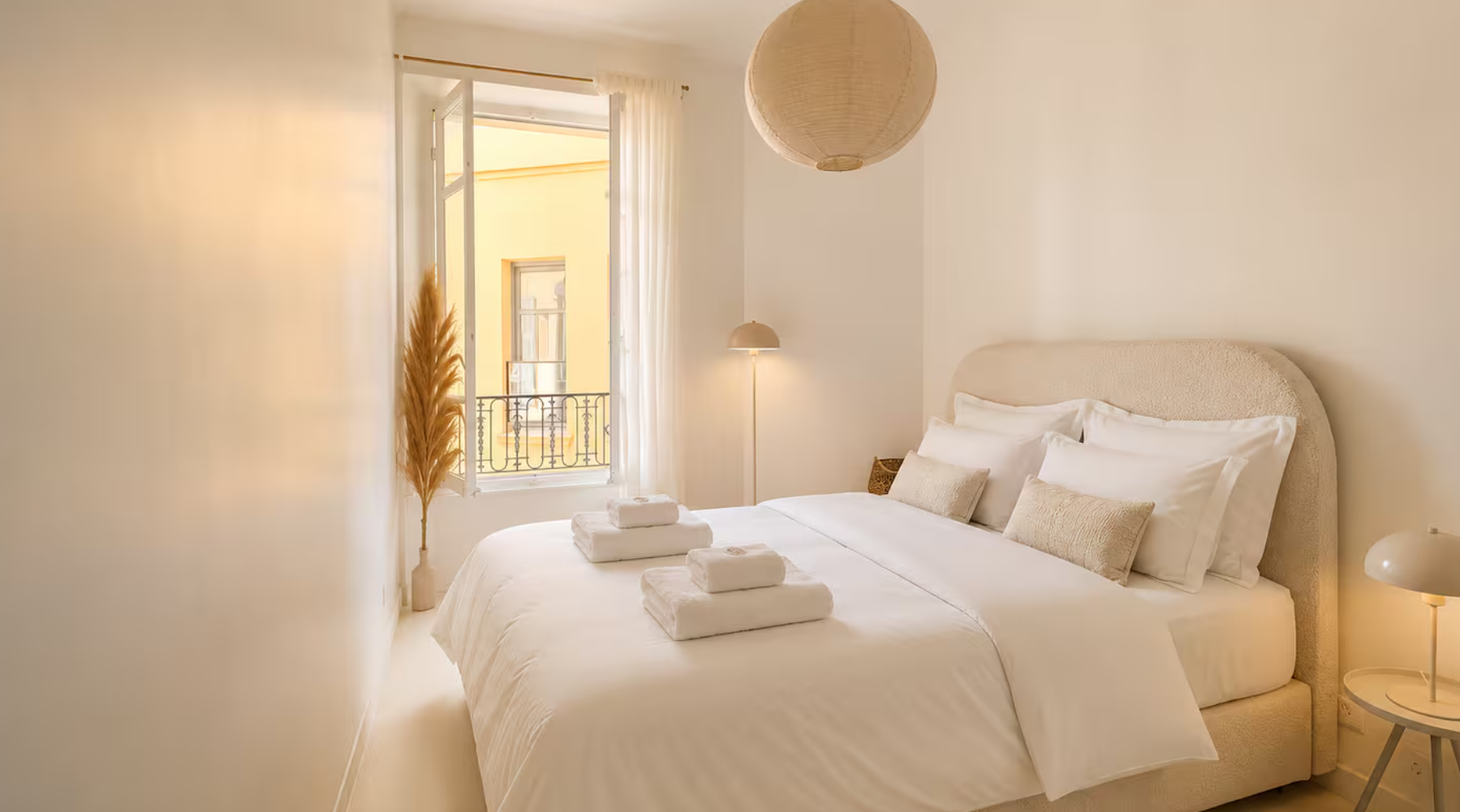 luxury apartment 4 Rooms for sale on NICE (06000)