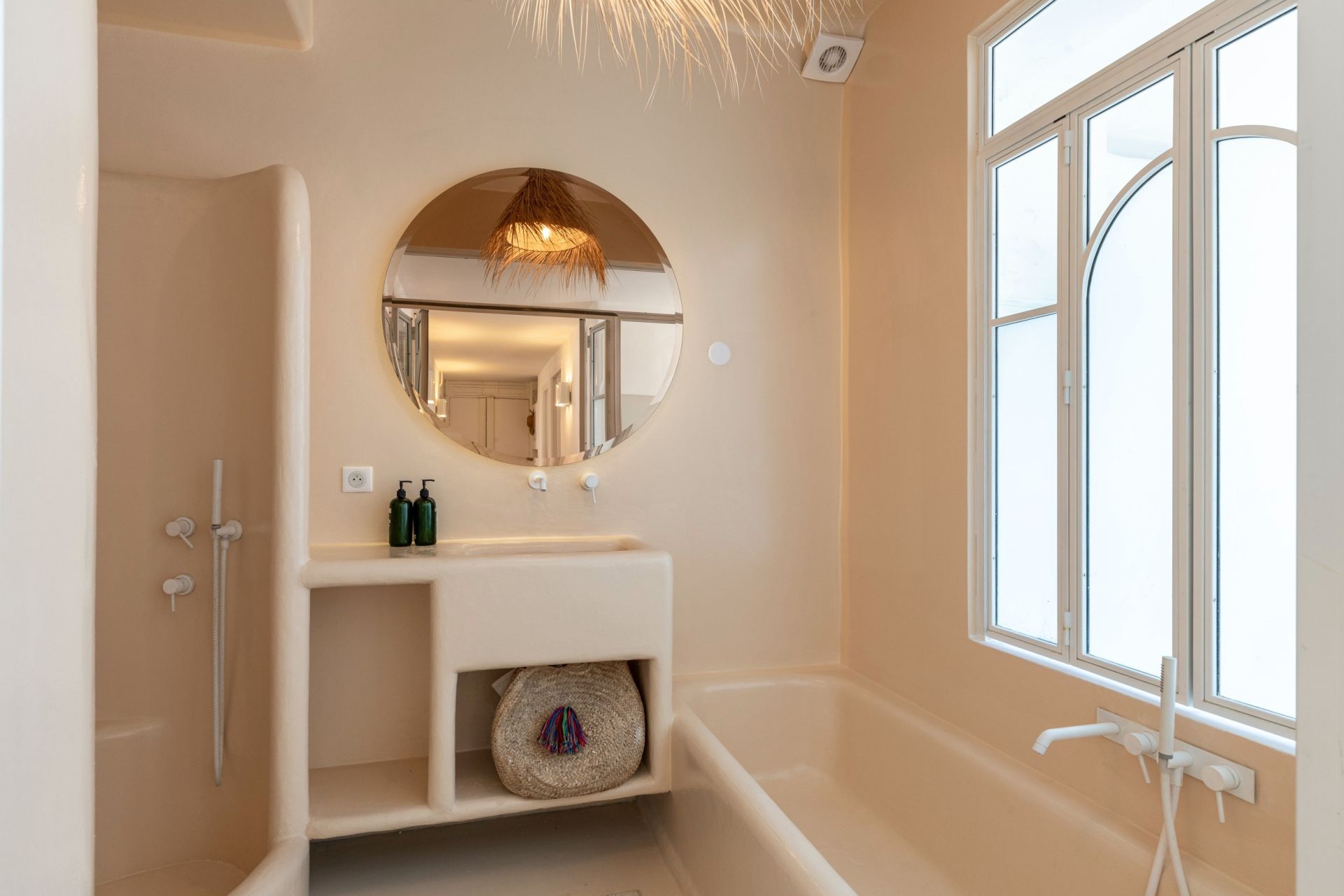 luxury apartment 4 Rooms for sale on NICE (06000)
