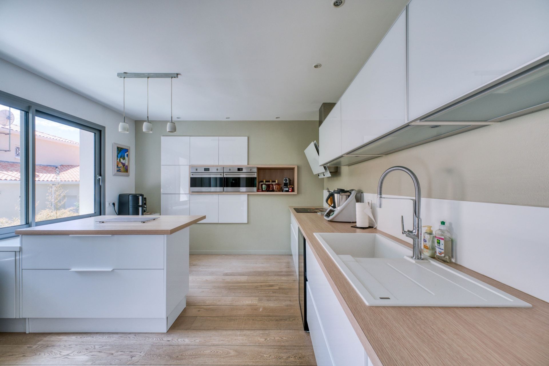 luxury house 8 Rooms for sale on ST GEORGES DE DIDONNE (17110)