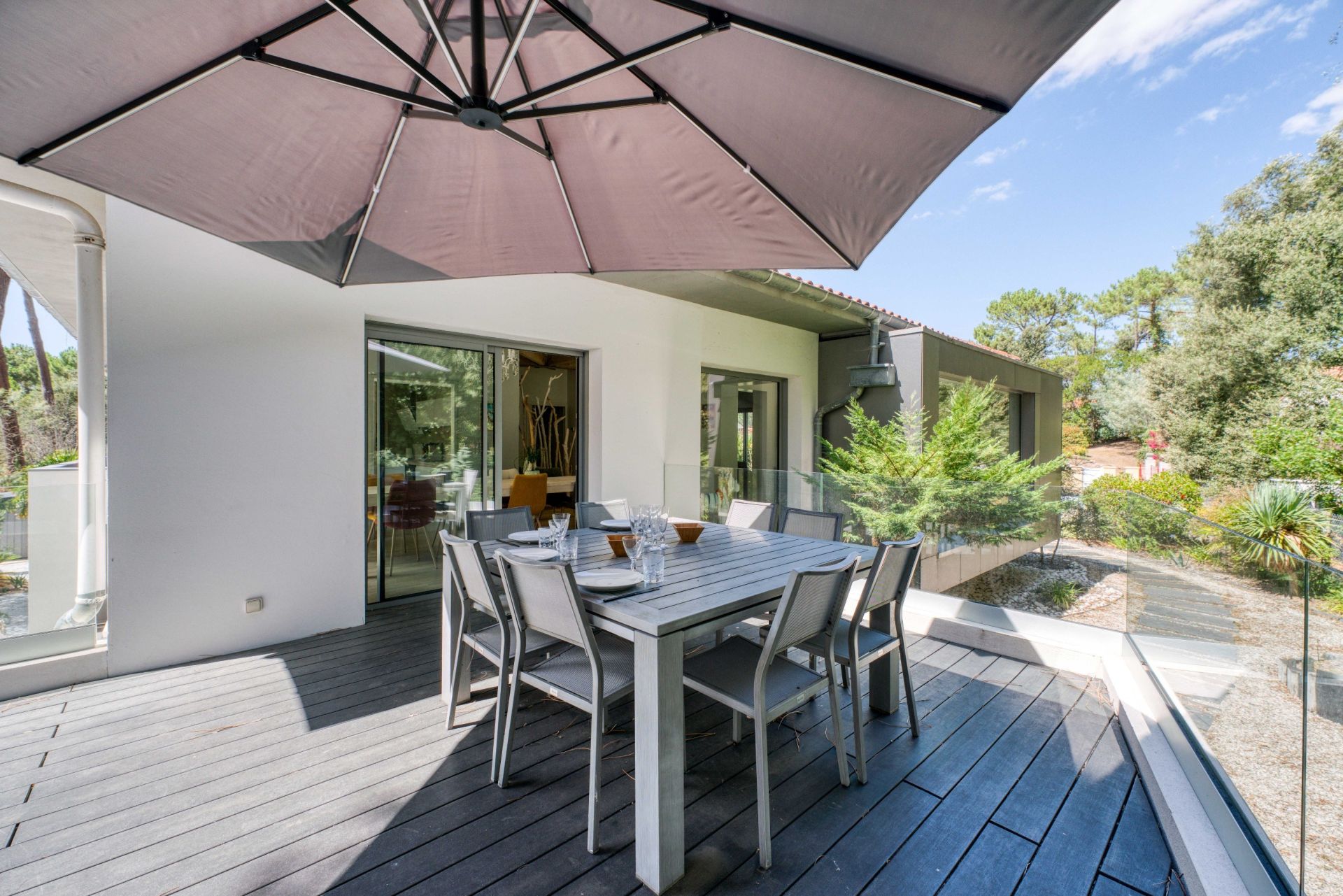 luxury house 8 Rooms for sale on ST GEORGES DE DIDONNE (17110)