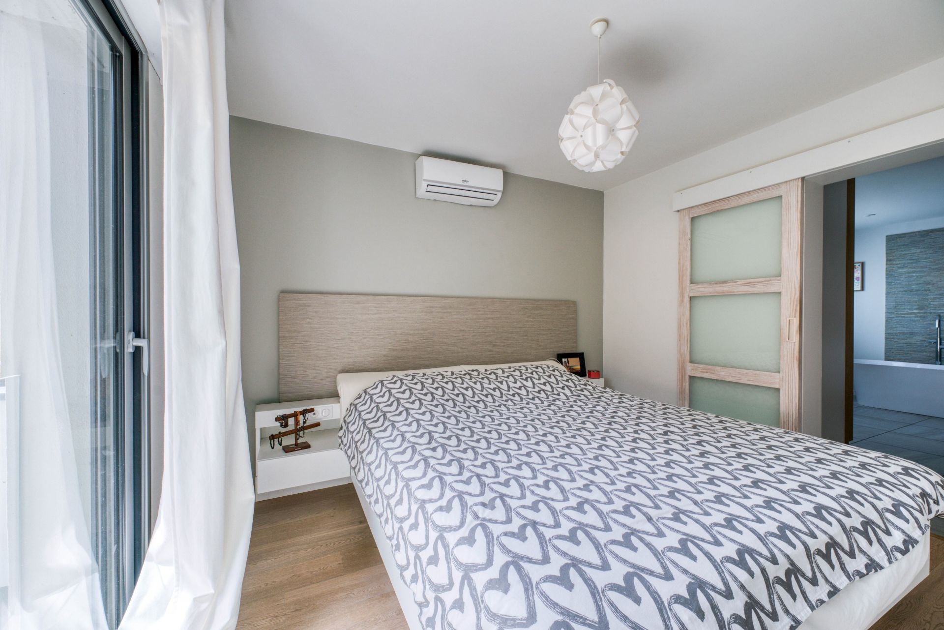 luxury house 8 Rooms for sale on ST GEORGES DE DIDONNE (17110)