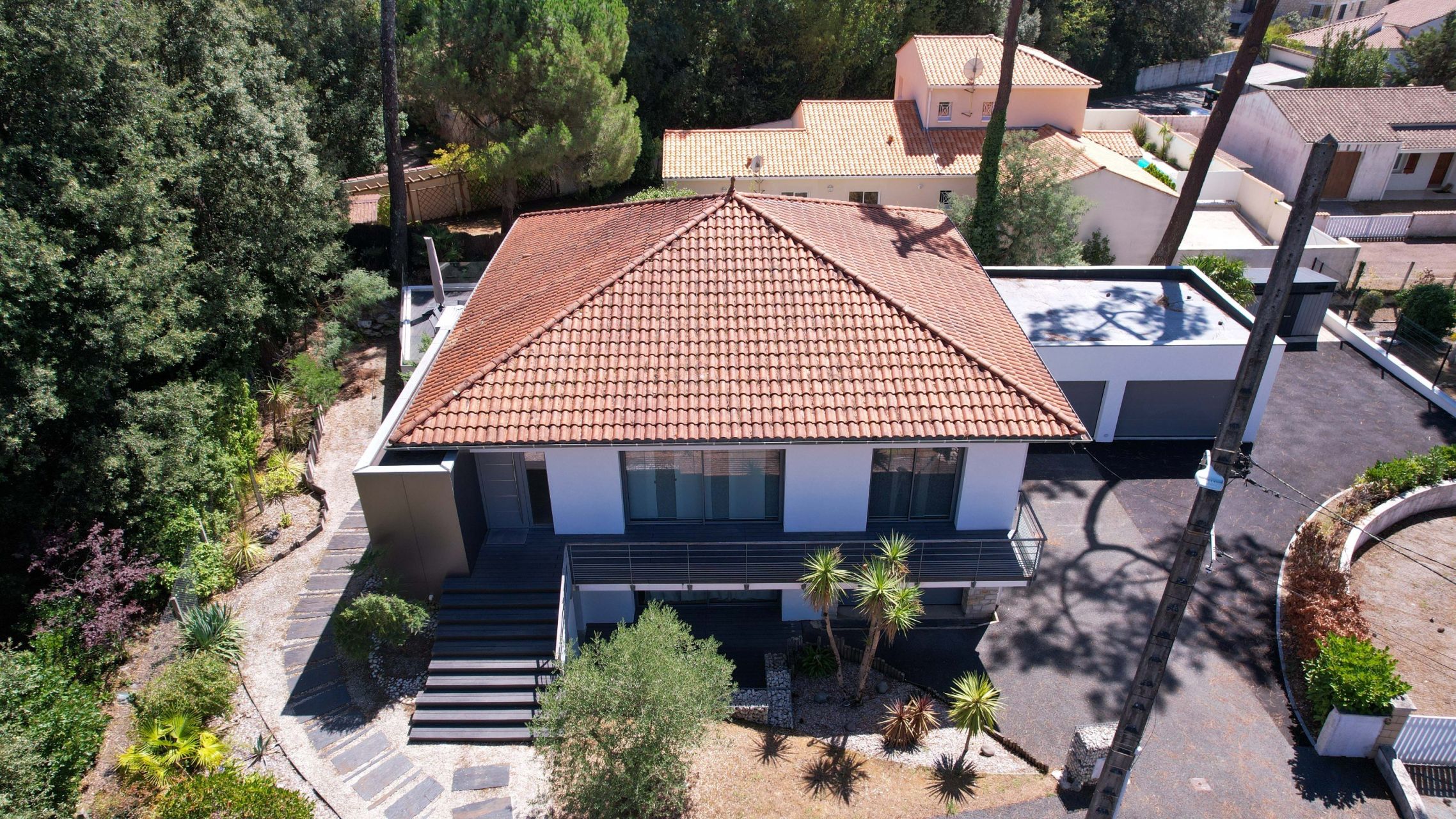 luxury house 8 Rooms for sale on ST GEORGES DE DIDONNE (17110)
