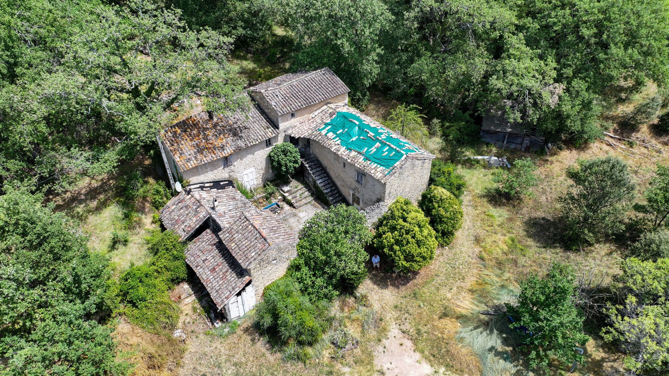 luxury house 10 Rooms for sale on OPPEDE (84580)