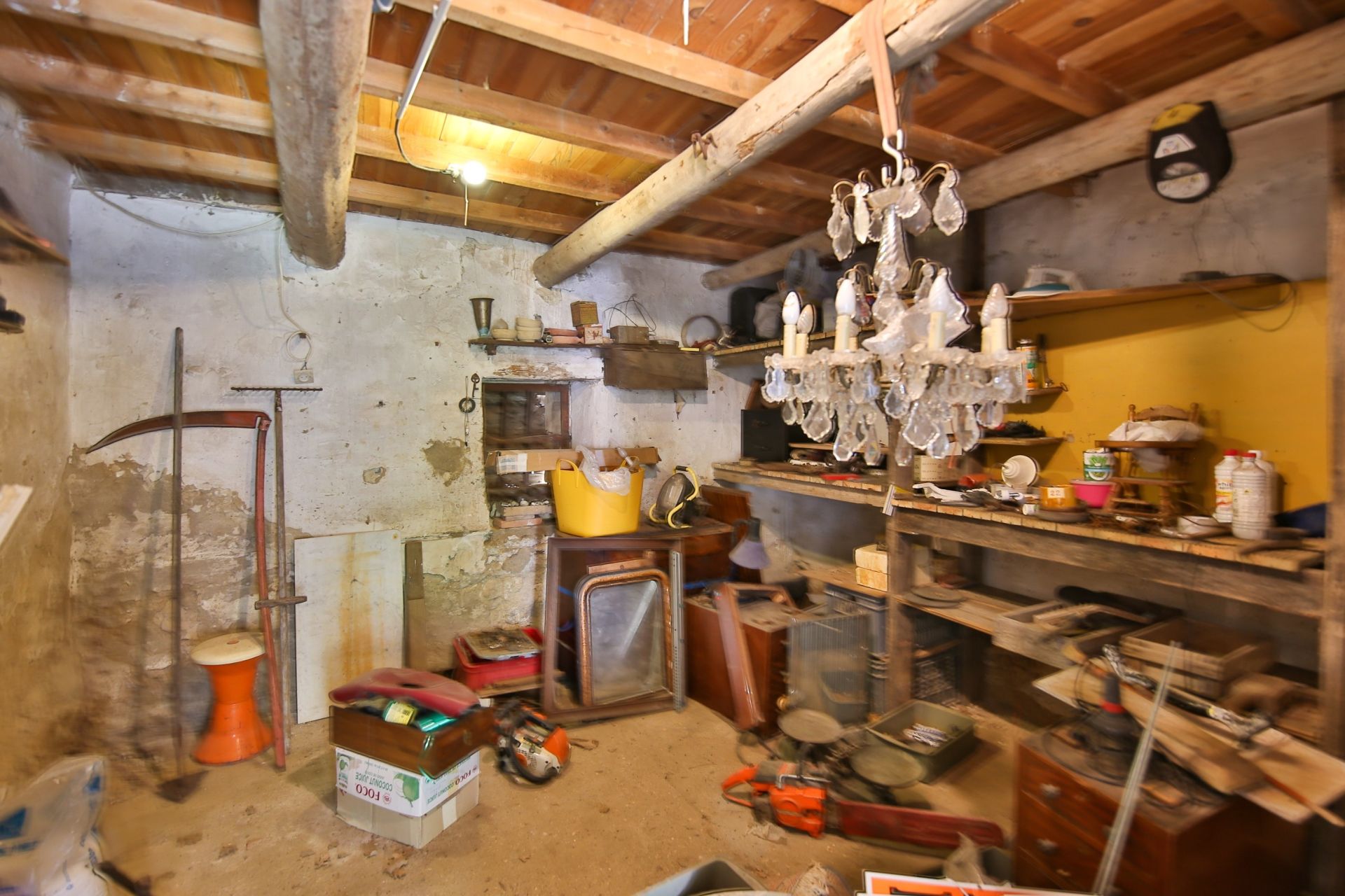 luxury house 10 Rooms for sale on OPPEDE (84580)