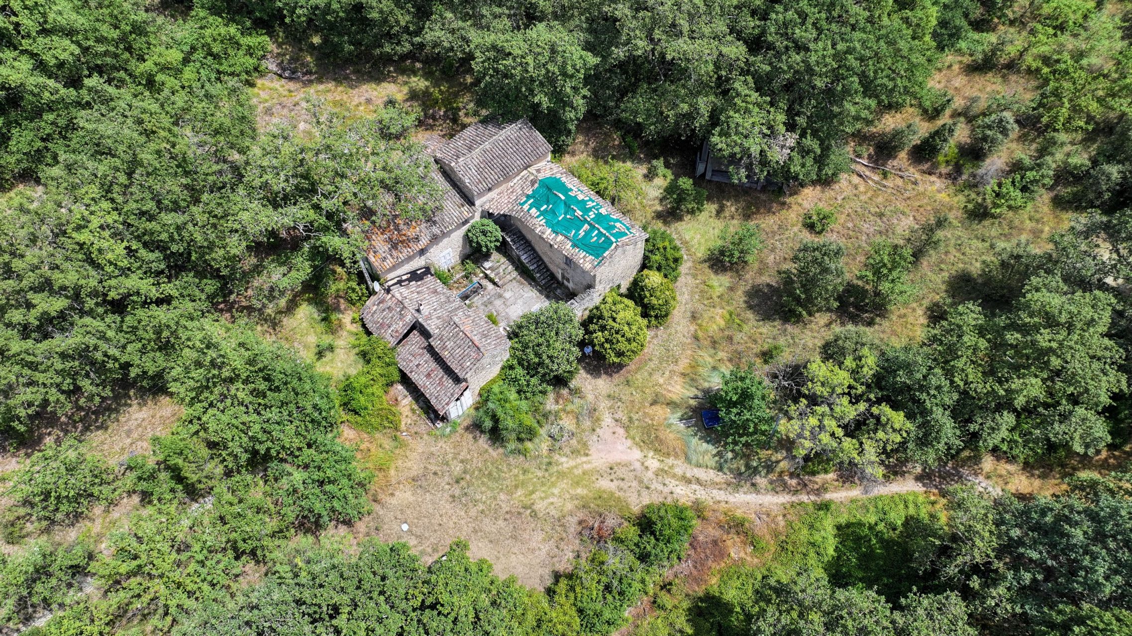 luxury house 10 Rooms for sale on OPPEDE (84580)