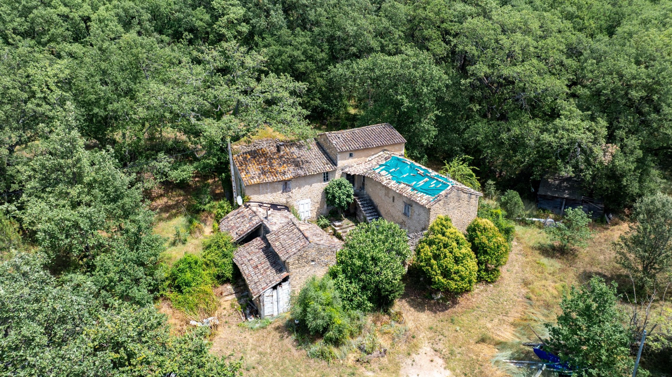 luxury house 10 Rooms for sale on OPPEDE (84580)