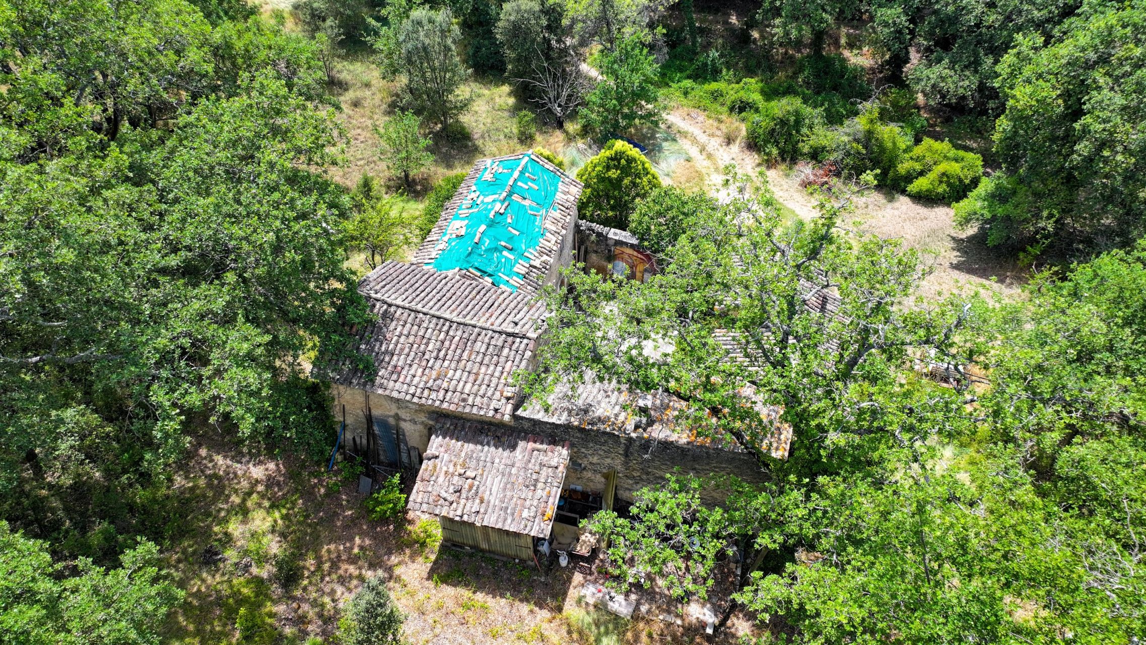 luxury house 10 Rooms for sale on OPPEDE (84580)