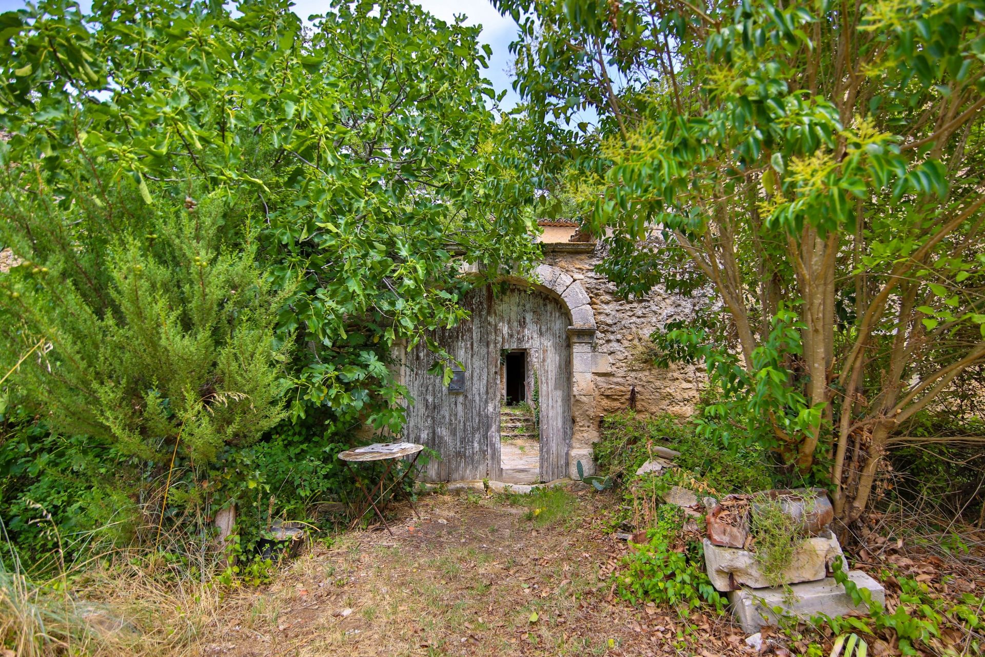 luxury house 10 Rooms for sale on OPPEDE (84580)