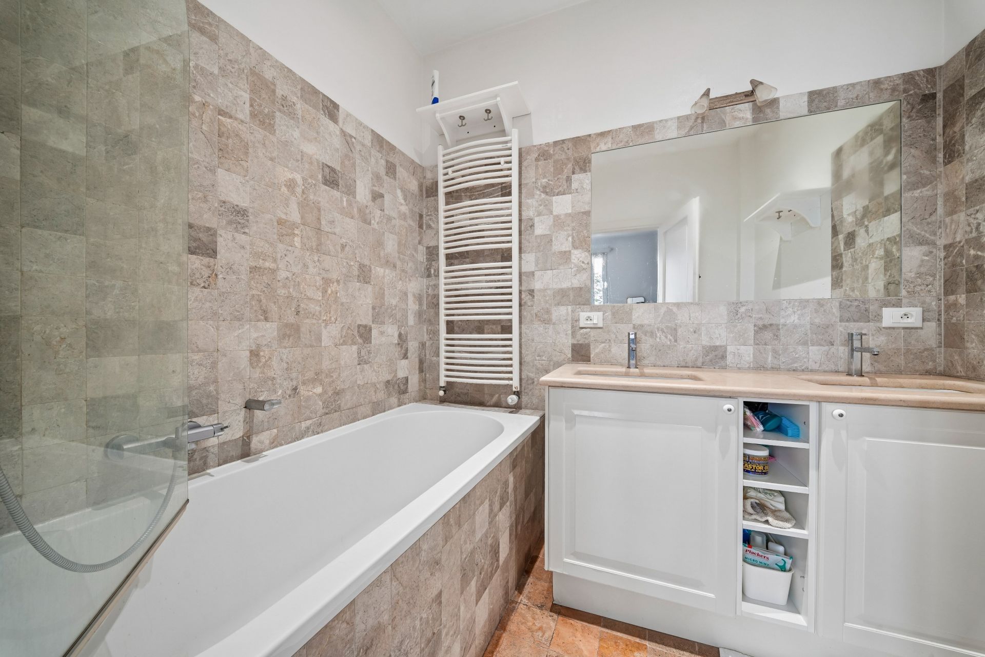 luxury apartment 6 Rooms for sale on PARIS (75017)