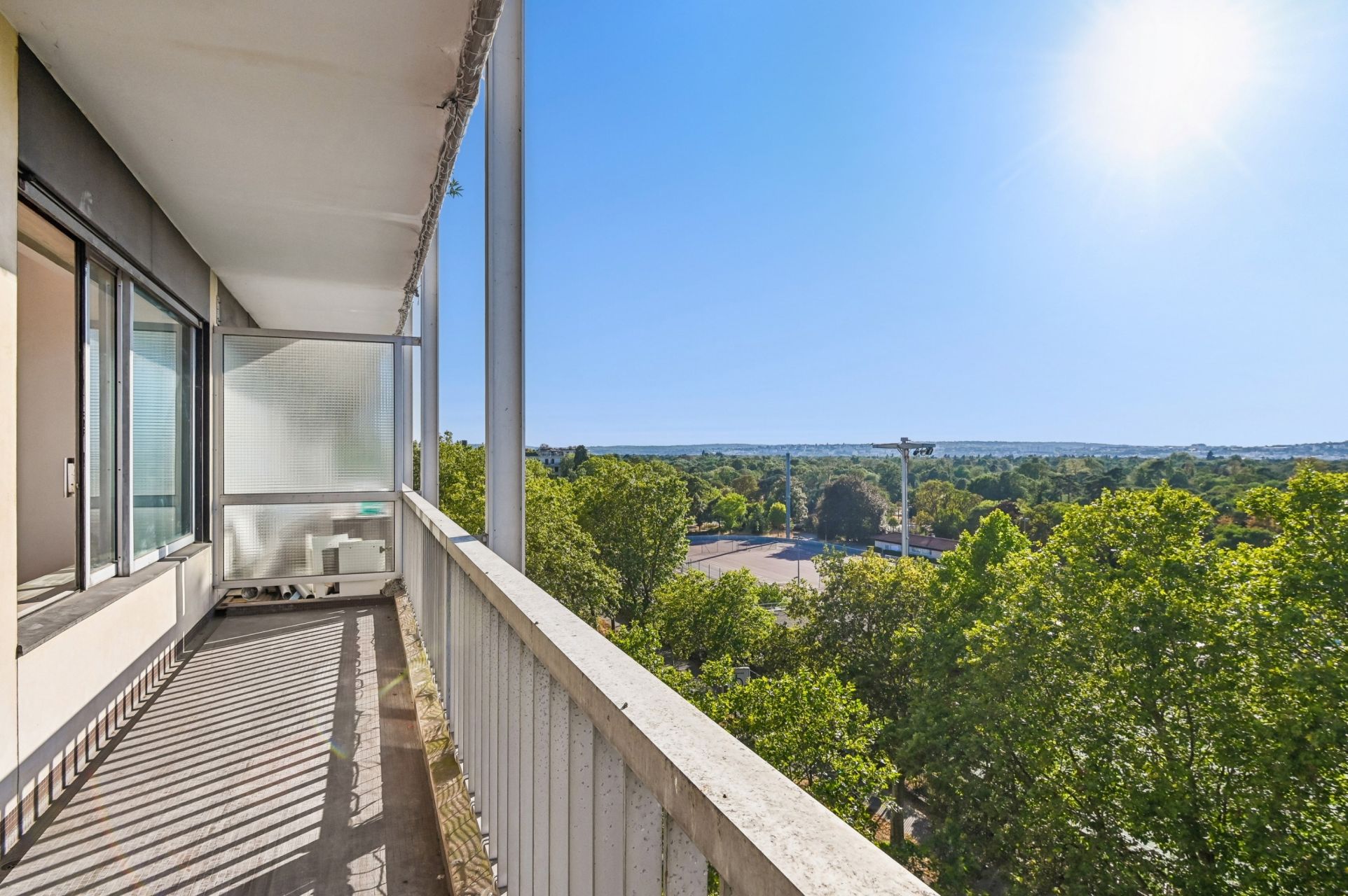 luxury apartment 4 Rooms for sale on PARIS (75116)