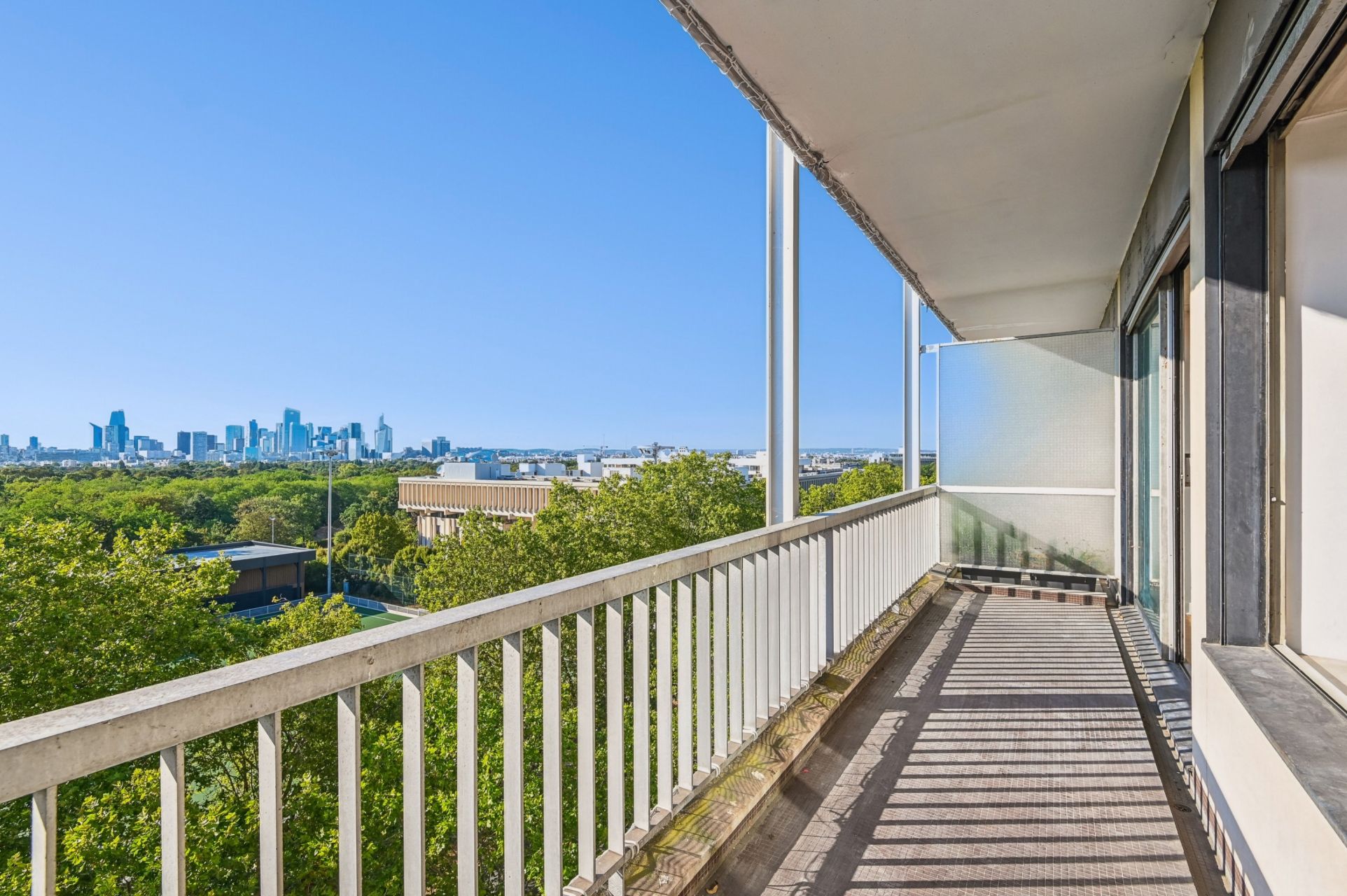 luxury apartment 4 Rooms for sale on PARIS (75116)
