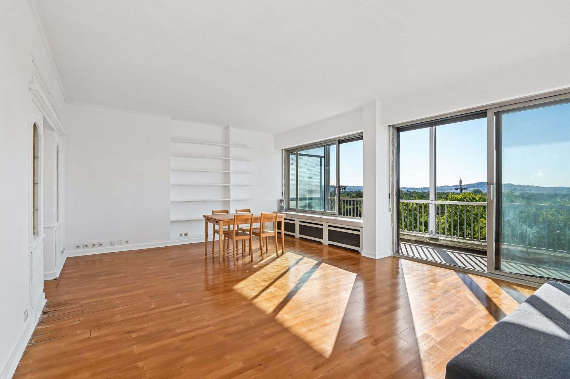 luxury apartment 4 Rooms for sale on PARIS (75116)