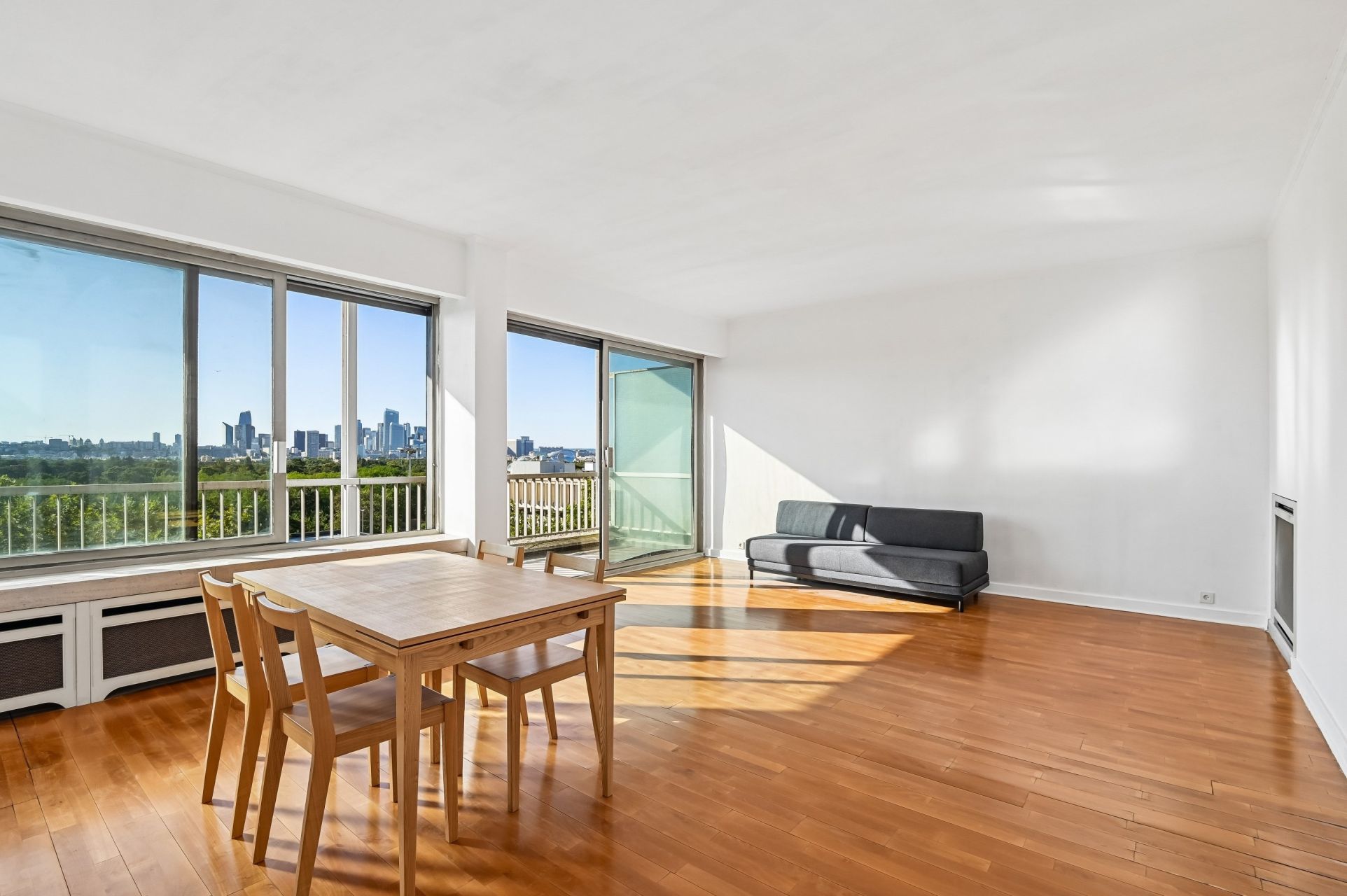 luxury apartment 4 Rooms for sale on PARIS (75116)