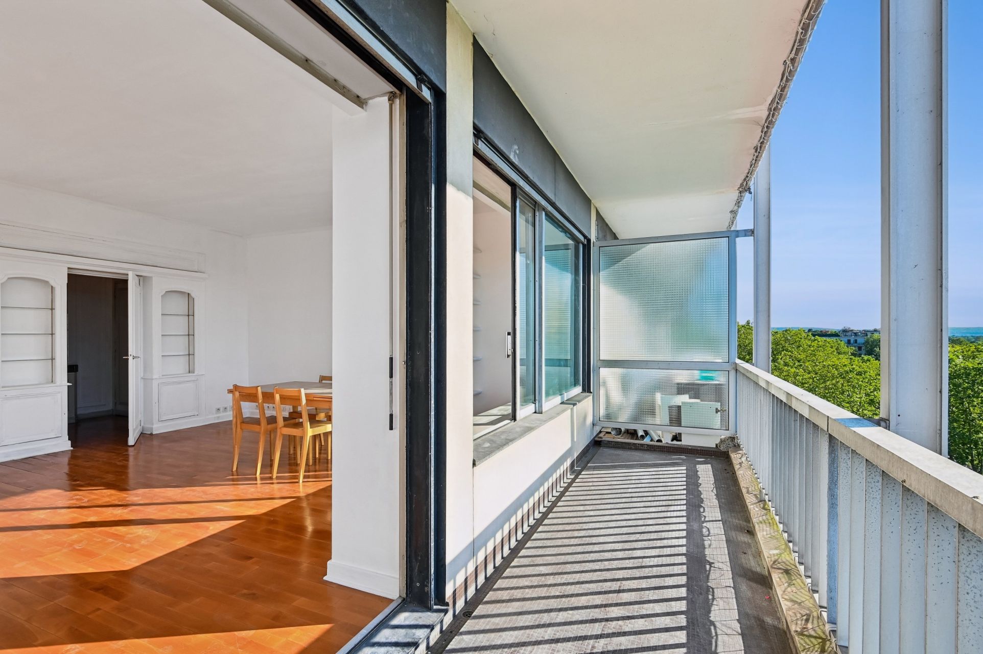 luxury apartment 4 Rooms for sale on PARIS (75116)