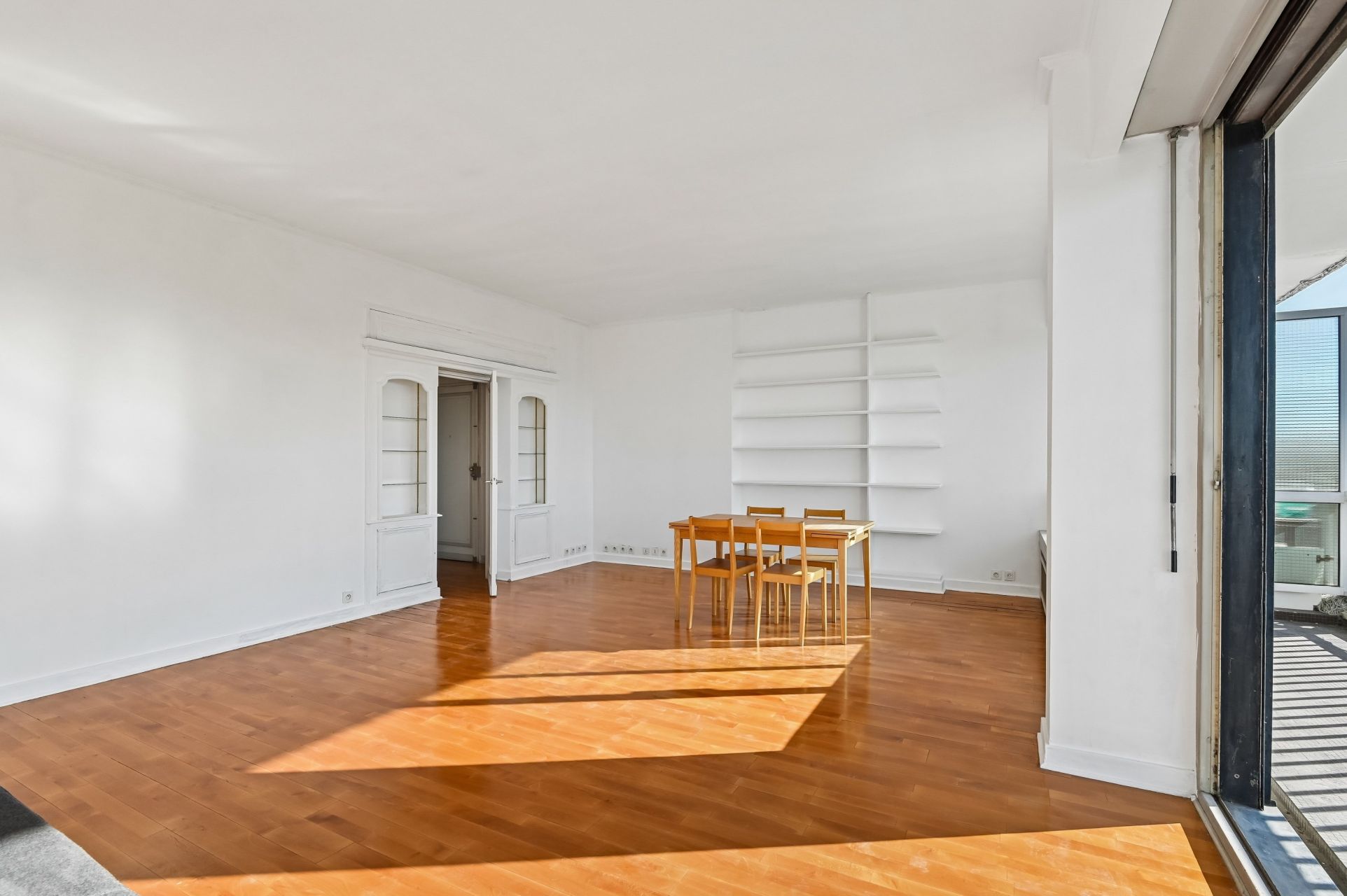 luxury apartment 4 Rooms for sale on PARIS (75116)