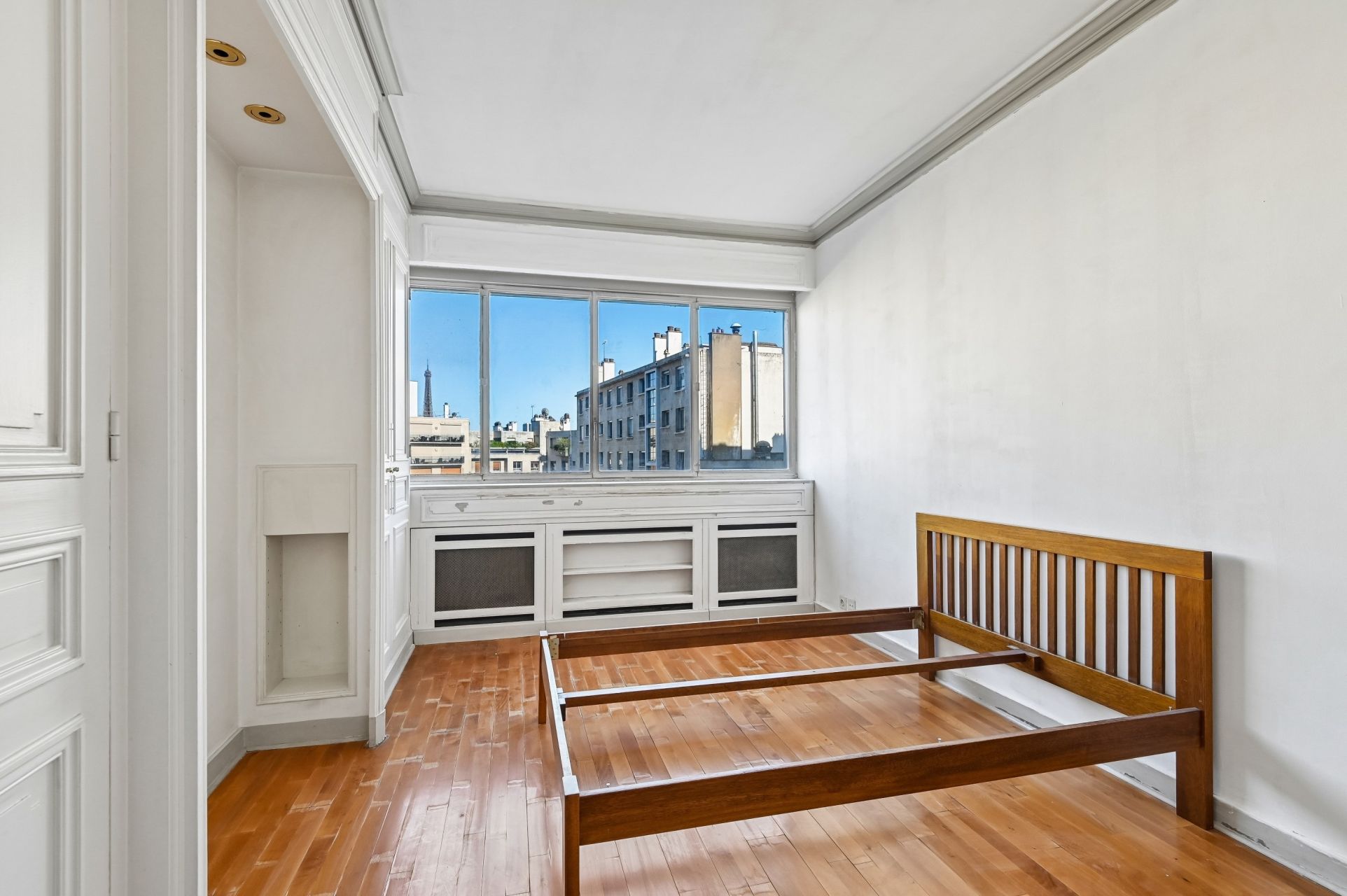 luxury apartment 4 Rooms for sale on PARIS (75116)