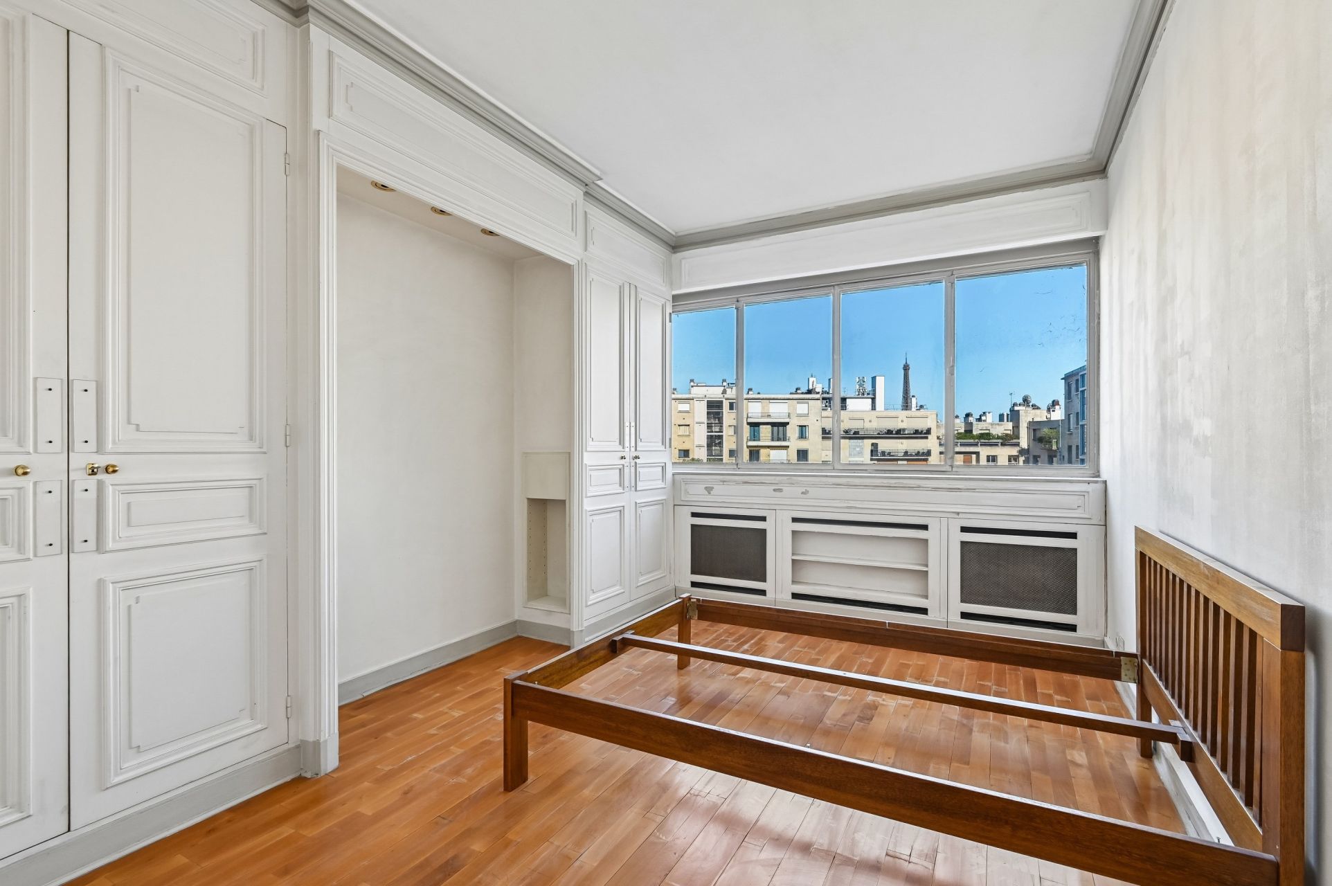 luxury apartment 4 Rooms for sale on PARIS (75116)