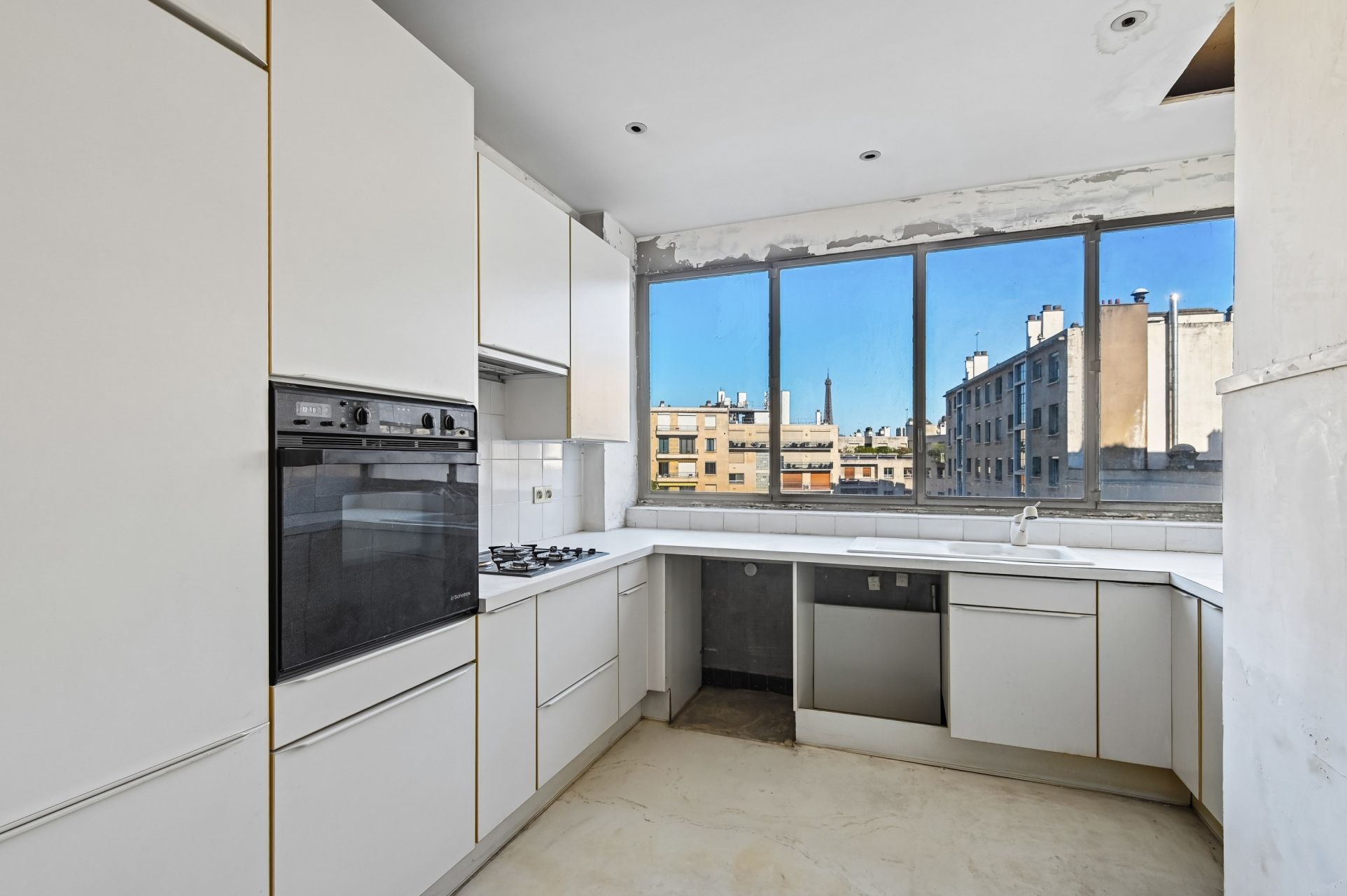 luxury apartment 4 Rooms for sale on PARIS (75116)