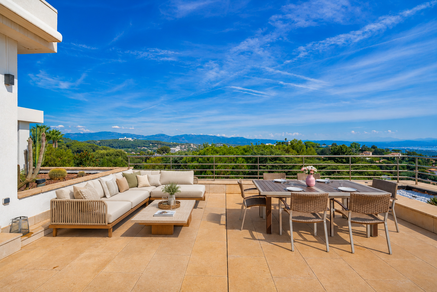 contemporary house 7 Rooms for sale on CANNES (06400)