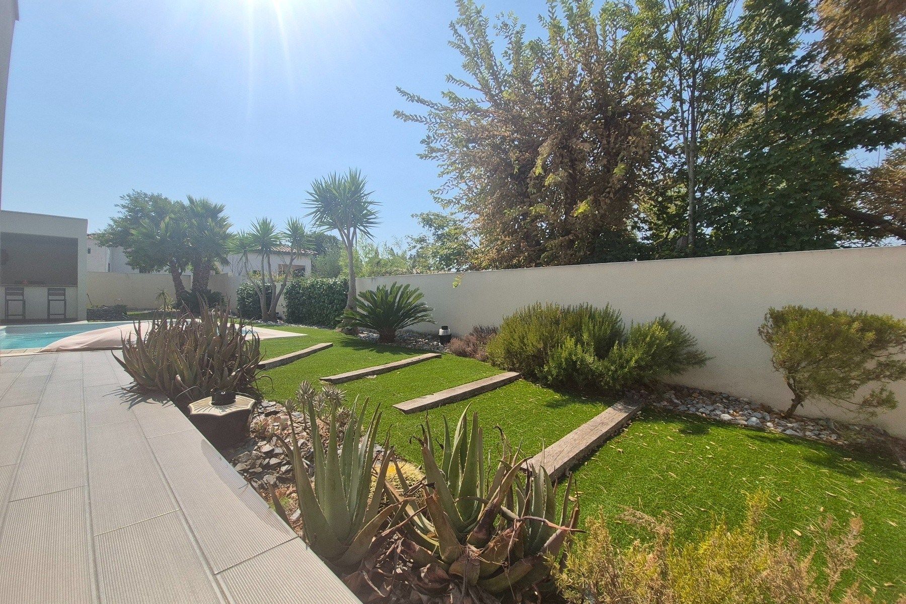 luxury house 5 Rooms for sale on NARBONNE (11100)