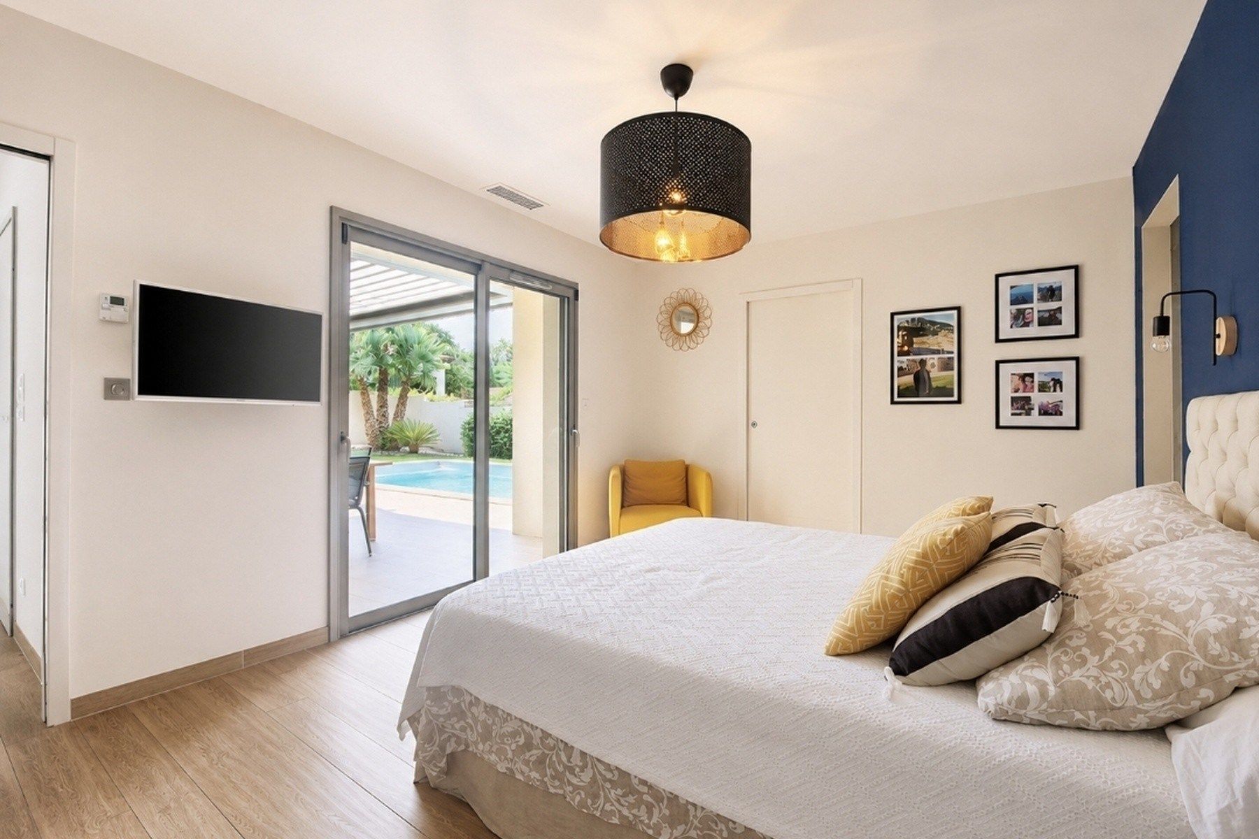 luxury house 5 Rooms for sale on NARBONNE (11100)