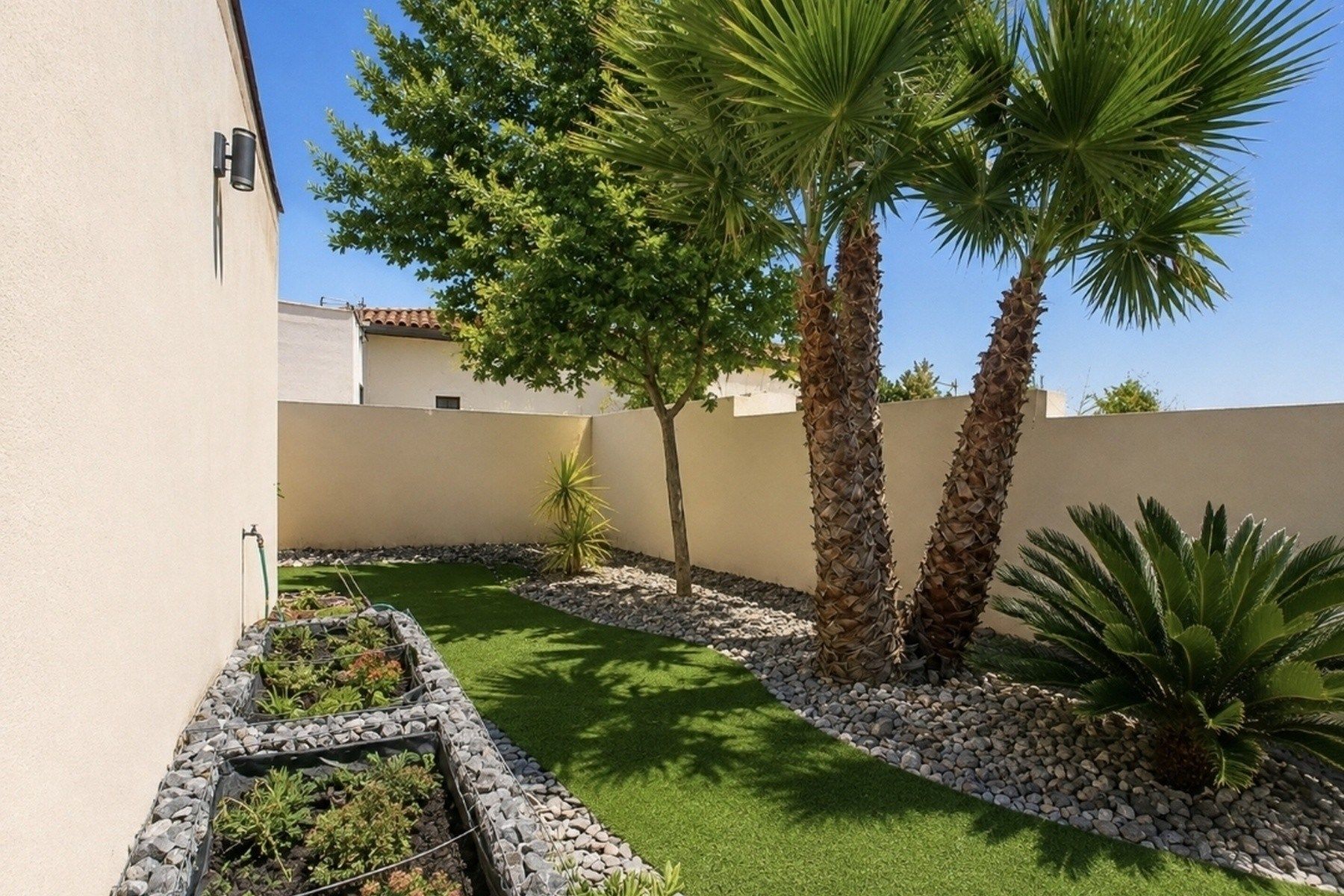 luxury house 5 Rooms for sale on NARBONNE (11100)