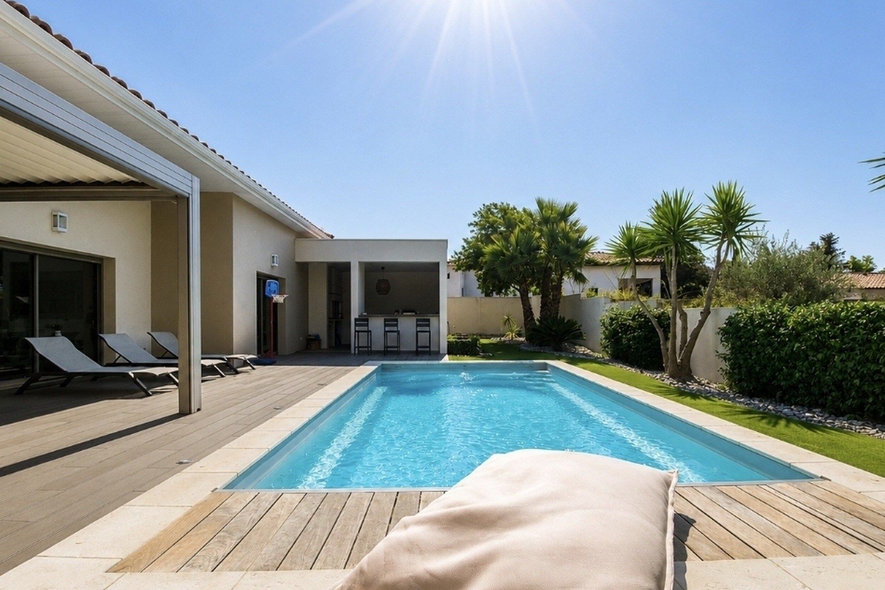 luxury house 5 Rooms for sale on NARBONNE (11100)