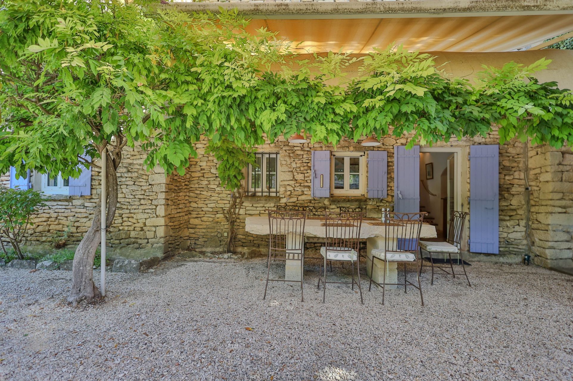luxury house 8 Rooms for sale on GORDES (84220)