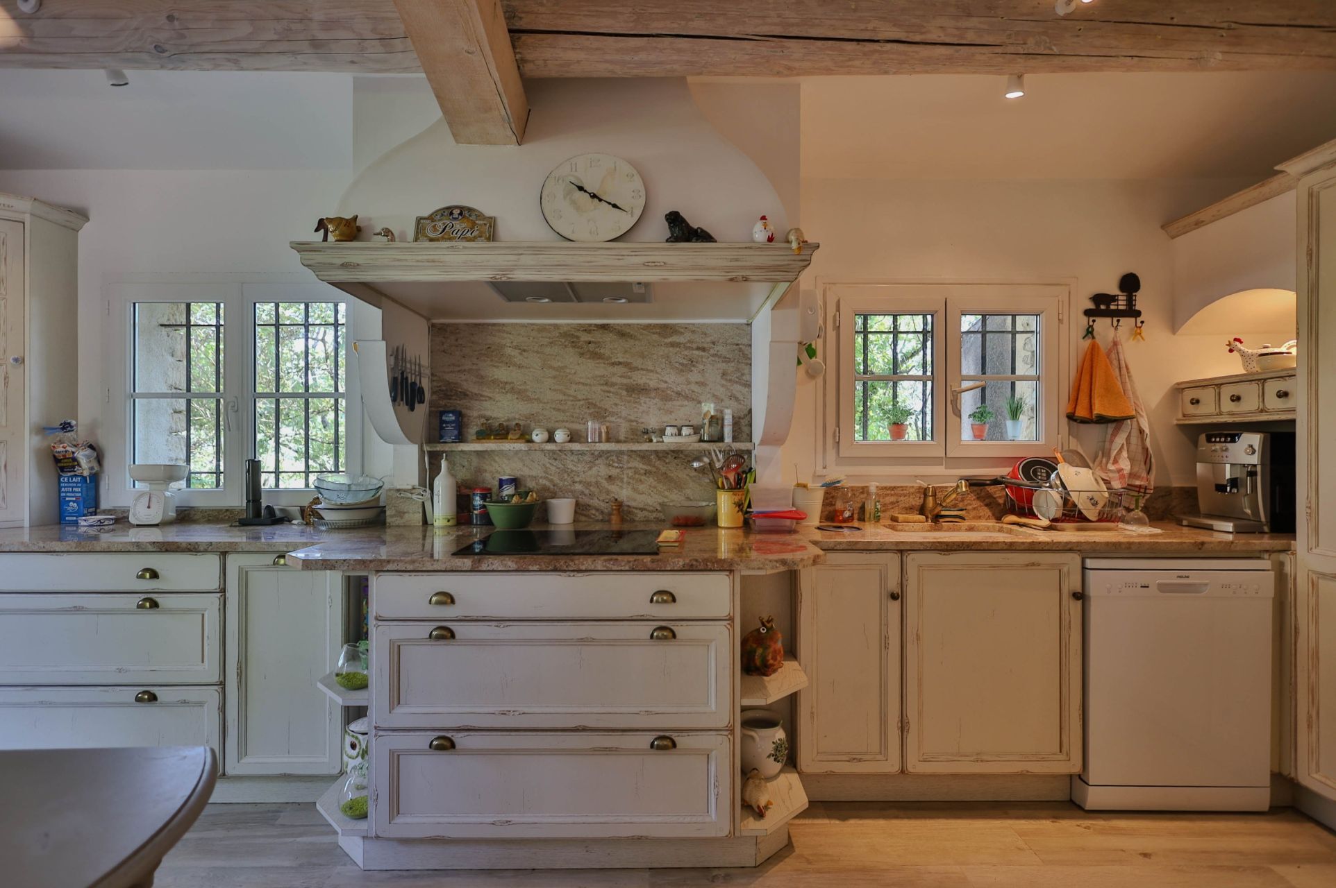 luxury house 8 Rooms for sale on GORDES (84220)