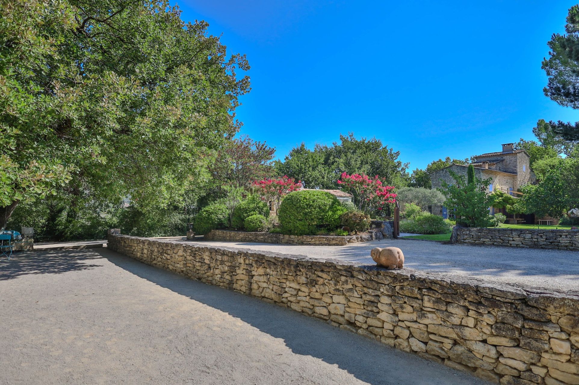 luxury house 8 Rooms for sale on GORDES (84220)